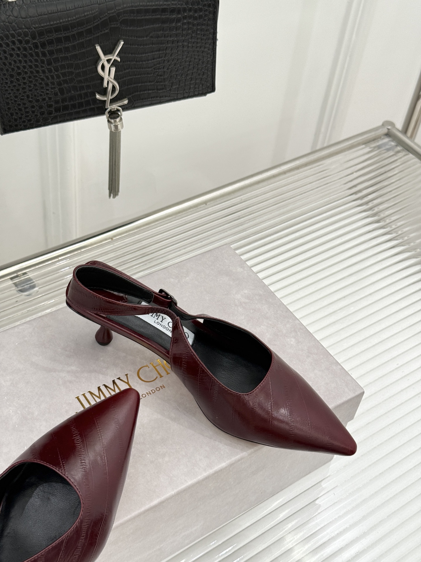 Jimmy Choo/吉米周26WF新品 尖头猫跟凉鞋 尖头秒拉腿部线条 猫跟稳当久穿不累脚 后绊带贴合纤细脚踝 细带勾 Jimmy Choo/吉米周26WF新品 尖头猫跟凉鞋 尖头秒拉腿部线条 猫跟稳当久穿不累脚 后绊带贴合纤细脚踝 细带勾