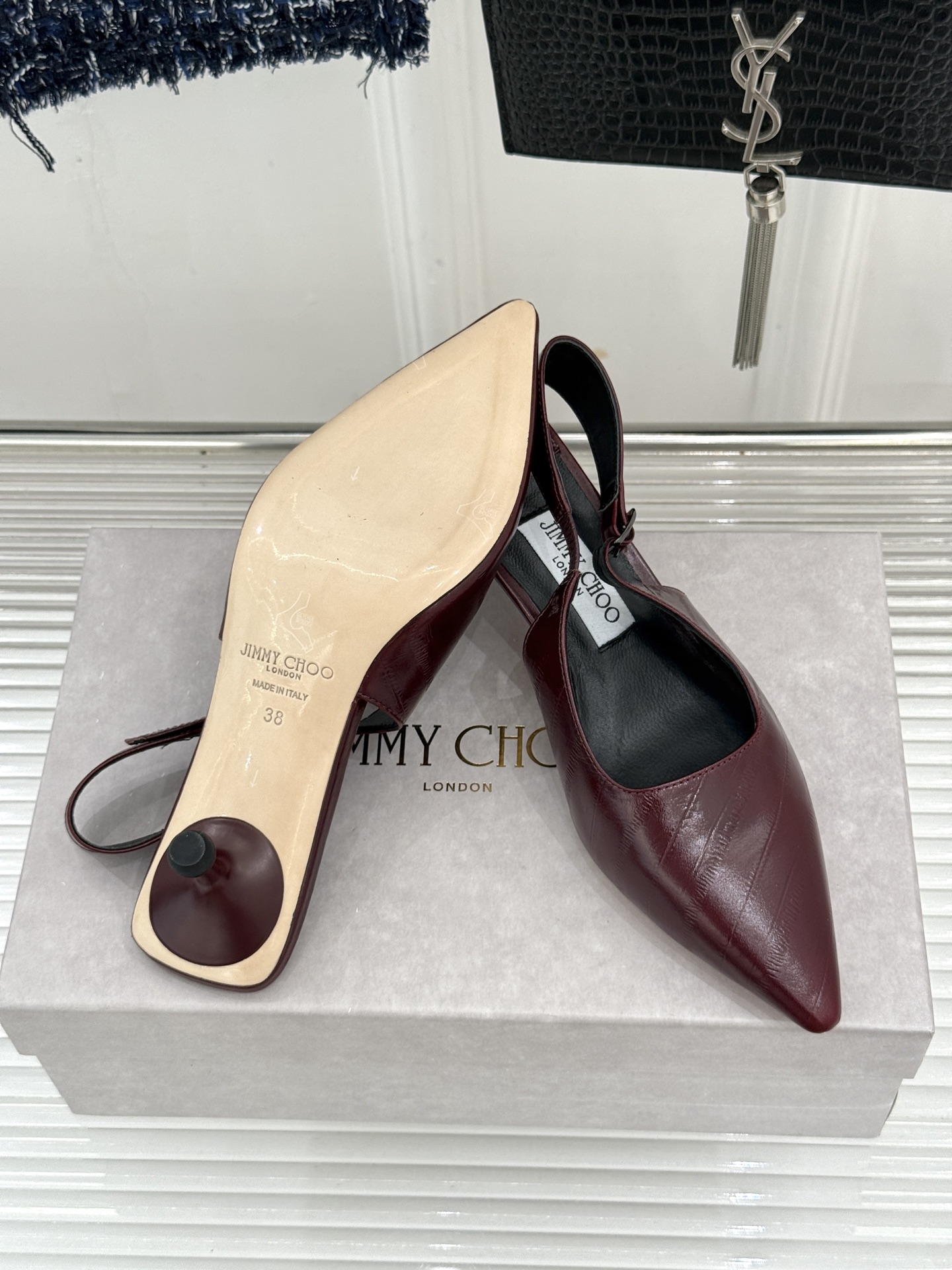 Jimmy Choo/吉米周26WF新品 尖头猫跟凉鞋 尖头秒拉腿部线条 猫跟稳当久穿不累脚 后绊带贴合纤细脚踝 细带勾 Jimmy Choo/吉米周26WF新品 尖头猫跟凉鞋 尖头秒拉腿部线条 猫跟稳当久穿不累脚 后绊带贴合纤细脚踝 细带勾