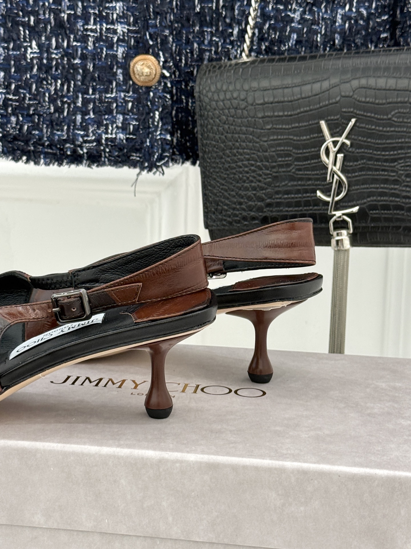 Jimmy Choo/吉米周26WF新品 尖头猫跟凉鞋 尖头秒拉腿部线条 猫跟稳当久穿不累脚 后绊带贴合纤细脚踝 细带勾