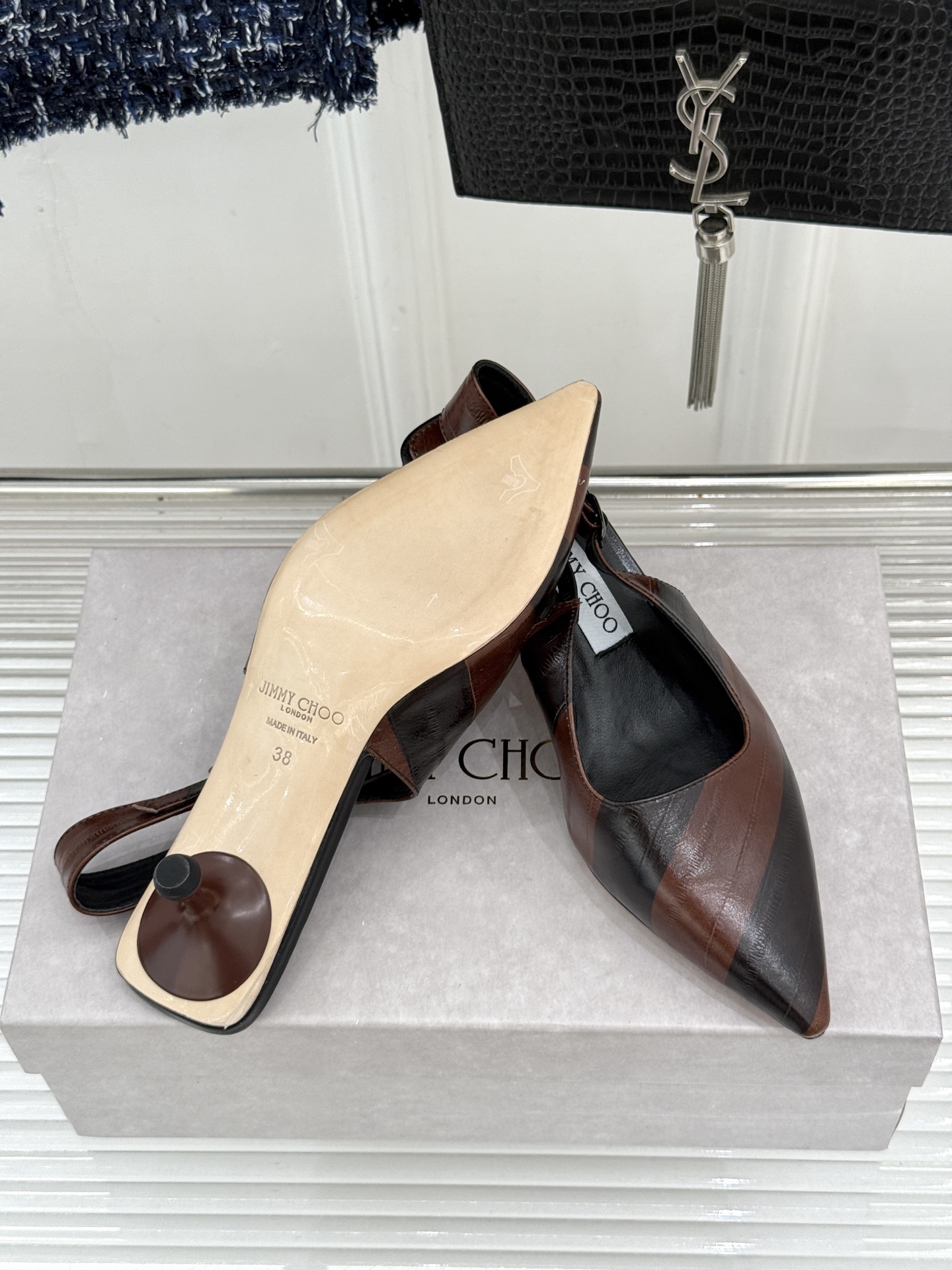 Jimmy Choo/吉米周26WF新品 尖头猫跟凉鞋 尖头秒拉腿部线条 猫跟稳当久穿不累脚 后绊带贴合纤细脚踝 细带勾