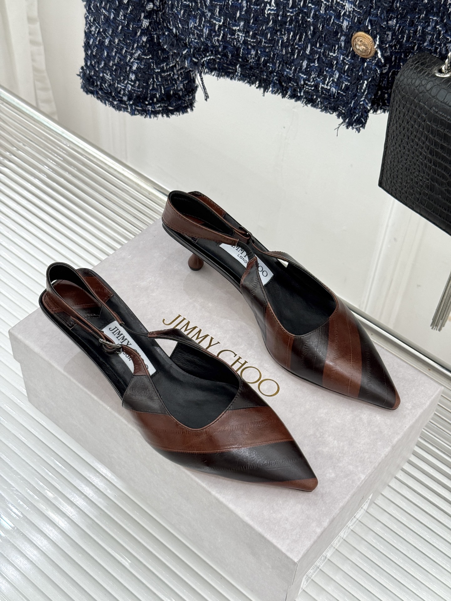 Jimmy Choo/吉米周26WF新品 尖头猫跟凉鞋 尖头秒拉腿部线条 猫跟稳当久穿不累脚 后绊带贴合纤细脚踝 细带勾