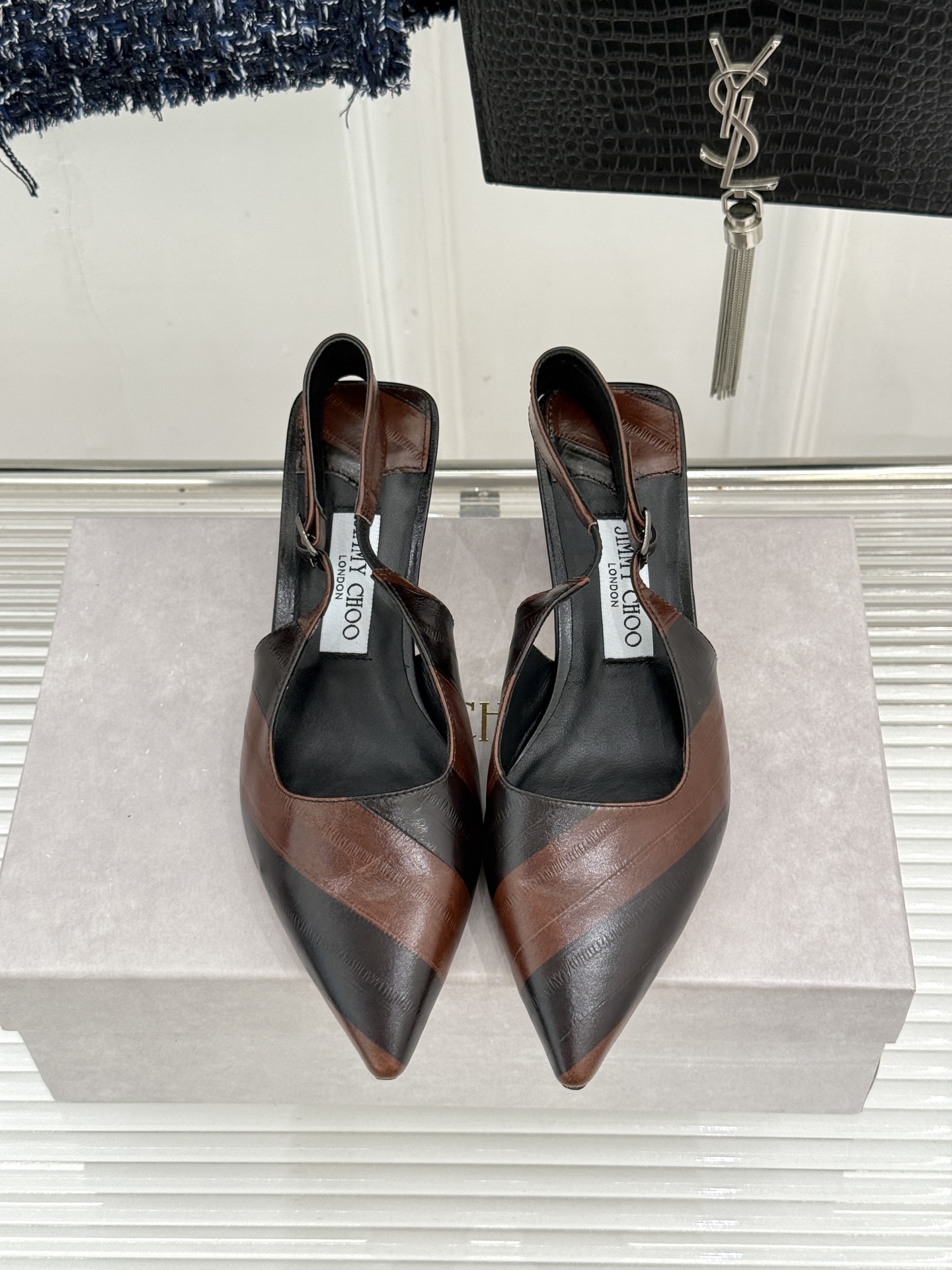 Jimmy Choo/吉米周26WF新品 尖头猫跟凉鞋 尖头秒拉腿部线条 猫跟稳当久穿不累脚 后绊带贴合纤细脚踝 细带勾