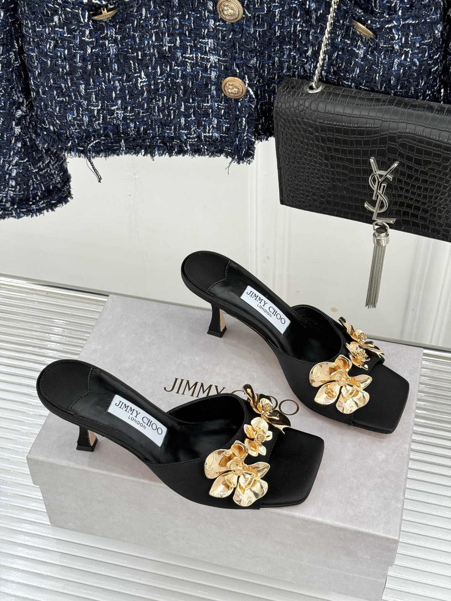 Jimmy Choo/吉米周26WF新品 金属花朵方头高跟拖鞋 金属花缀着细碎钻光 方头廓形利落又摩登 小羊皮内里软润又