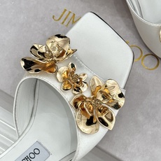 Jimmy Choo/吉米周26WF新品 金属花朵方头高跟拖鞋 金属花缀着细碎钻光 方头廓形利落又摩登 小羊皮内里软润又 Jimmy Choo/吉米周26WF新品 金属花朵方头高跟拖鞋 金属花缀着细碎钻光 方头廓形利落又摩登 小羊皮内里软润又