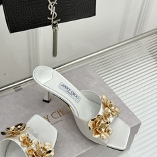 Jimmy Choo/吉米周26WF新品 金属花朵方头高跟拖鞋 金属花缀着细碎钻光 方头廓形利落又摩登 小羊皮内里软润又 Jimmy Choo/吉米周26WF新品 金属花朵方头高跟拖鞋 金属花缀着细碎钻光 方头廓形利落又摩登 小羊皮内里软润又
