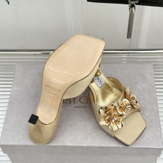 Jimmy Choo/吉米周26WF新品 金属花朵方头高跟拖鞋 金属花缀着细碎钻光 方头廓形利落又摩登 小羊皮内里软润又 Jimmy Choo/吉米周26WF新品 金属花朵方头高跟拖鞋 金属花缀着细碎钻光 方头廓形利落又摩登 小羊皮内里软润又