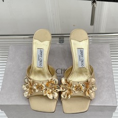 Jimmy Choo/吉米周26WF新品 金属花朵方头高跟拖鞋 金属花缀着细碎钻光 方头廓形利落又摩登 小羊皮内里软润又 Jimmy Choo/吉米周26WF新品 金属花朵方头高跟拖鞋 金属花缀着细碎钻光 方头廓形利落又摩登 小羊皮内里软润又