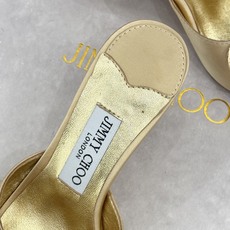 Jimmy Choo/吉米周26WF新品 金属花朵方头高跟拖鞋 金属花缀着细碎钻光 方头廓形利落又摩登 小羊皮内里软润又 Jimmy Choo/吉米周26WF新品 金属花朵方头高跟拖鞋 金属花缀着细碎钻光 方头廓形利落又摩登 小羊皮内里软润又