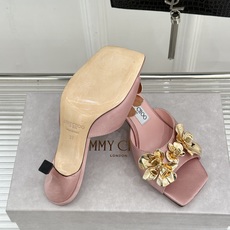 Jimmy Choo/吉米周26WF新品 金属花朵方头高跟拖鞋 金属花缀着细碎钻光 方头廓形利落又摩登 小羊皮内里软润又 Jimmy Choo/吉米周26WF新品 金属花朵方头高跟拖鞋 金属花缀着细碎钻光 方头廓形利落又摩登 小羊皮内里软润又