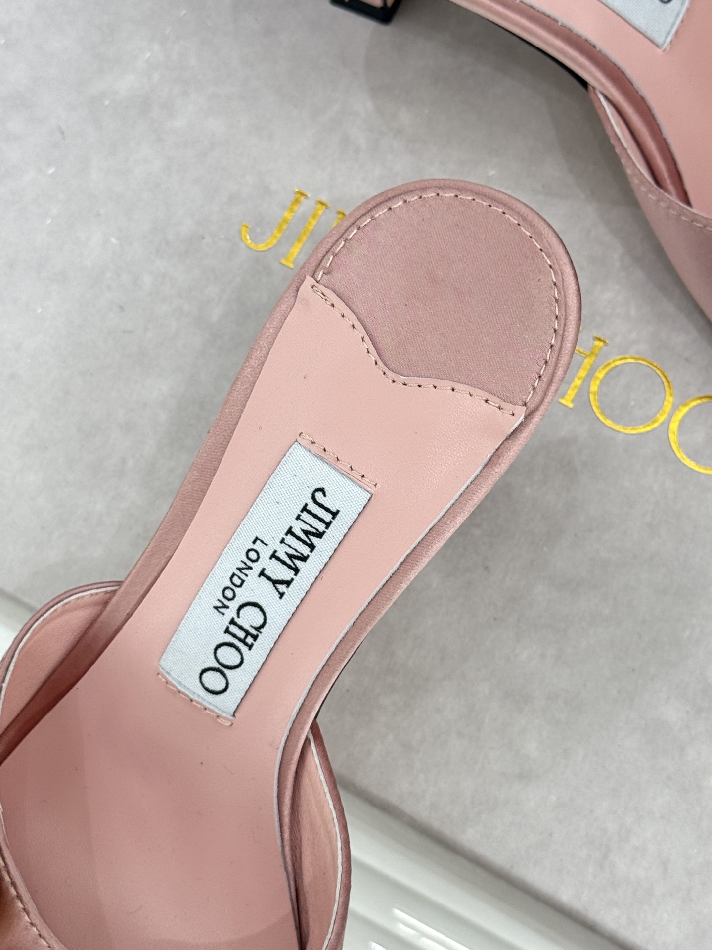 Jimmy Choo/吉米周26WF新品 金属花朵方头高跟拖鞋 金属花缀着细碎钻光 方头廓形利落又摩登 小羊皮内里软润又 Jimmy Choo/吉米周26WF新品 金属花朵方头高跟拖鞋 金属花缀着细碎钻光 方头廓形利落又摩登 小羊皮内里软润又