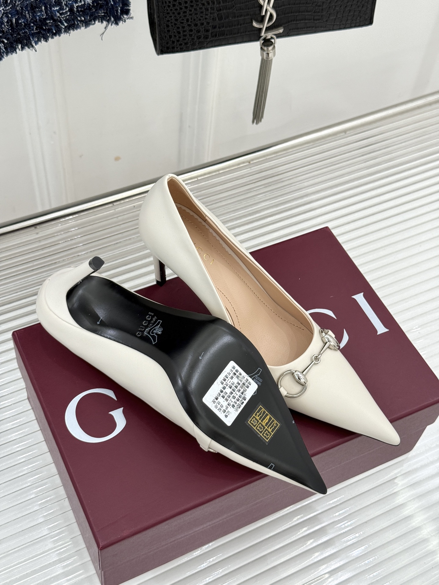 Gucci/古驰26WF新品Donna系列 马衔扣尖头高跟鞋凉鞋 经典马衔扣缀鞋面 尖头线条修饰纤细脚型 细跟拉长腿型比