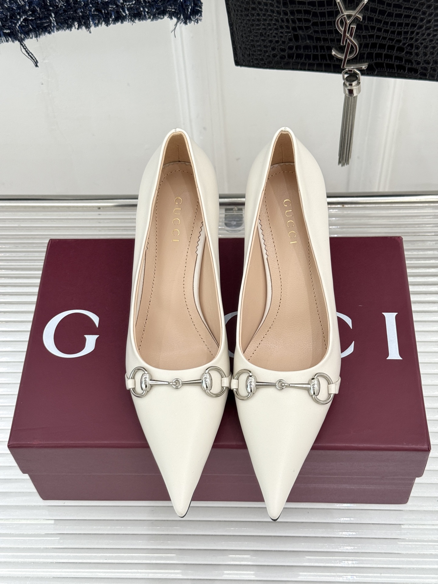 Gucci/古驰26WF新品Donna系列 马衔扣尖头高跟鞋凉鞋 经典马衔扣缀鞋面 尖头线条修饰纤细脚型 细跟拉长腿型比