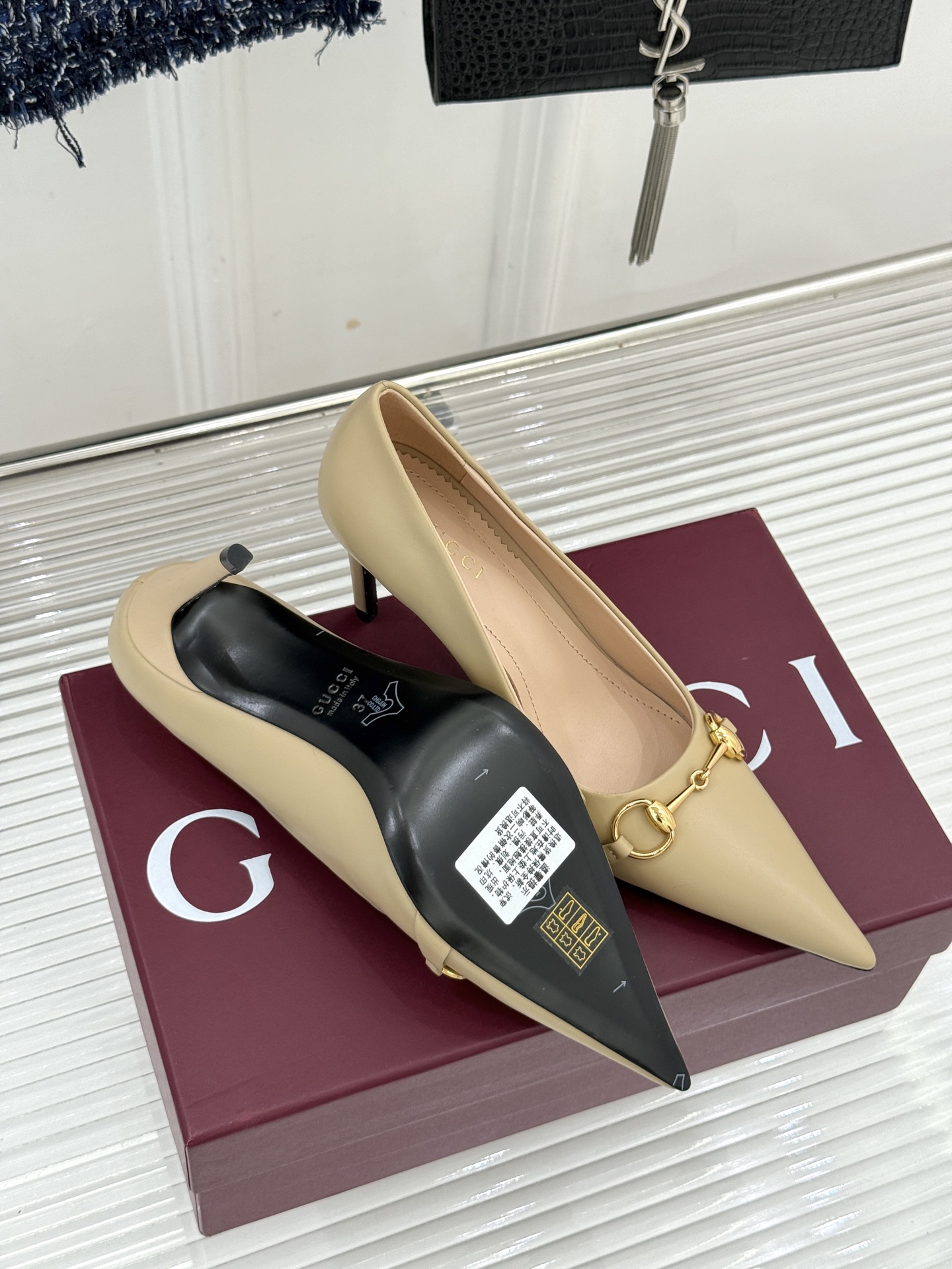 Gucci/古驰26WF新品Donna系列 马衔扣尖头高跟鞋凉鞋 经典马衔扣缀鞋面 尖头线条修饰纤细脚型 细跟拉长腿型比