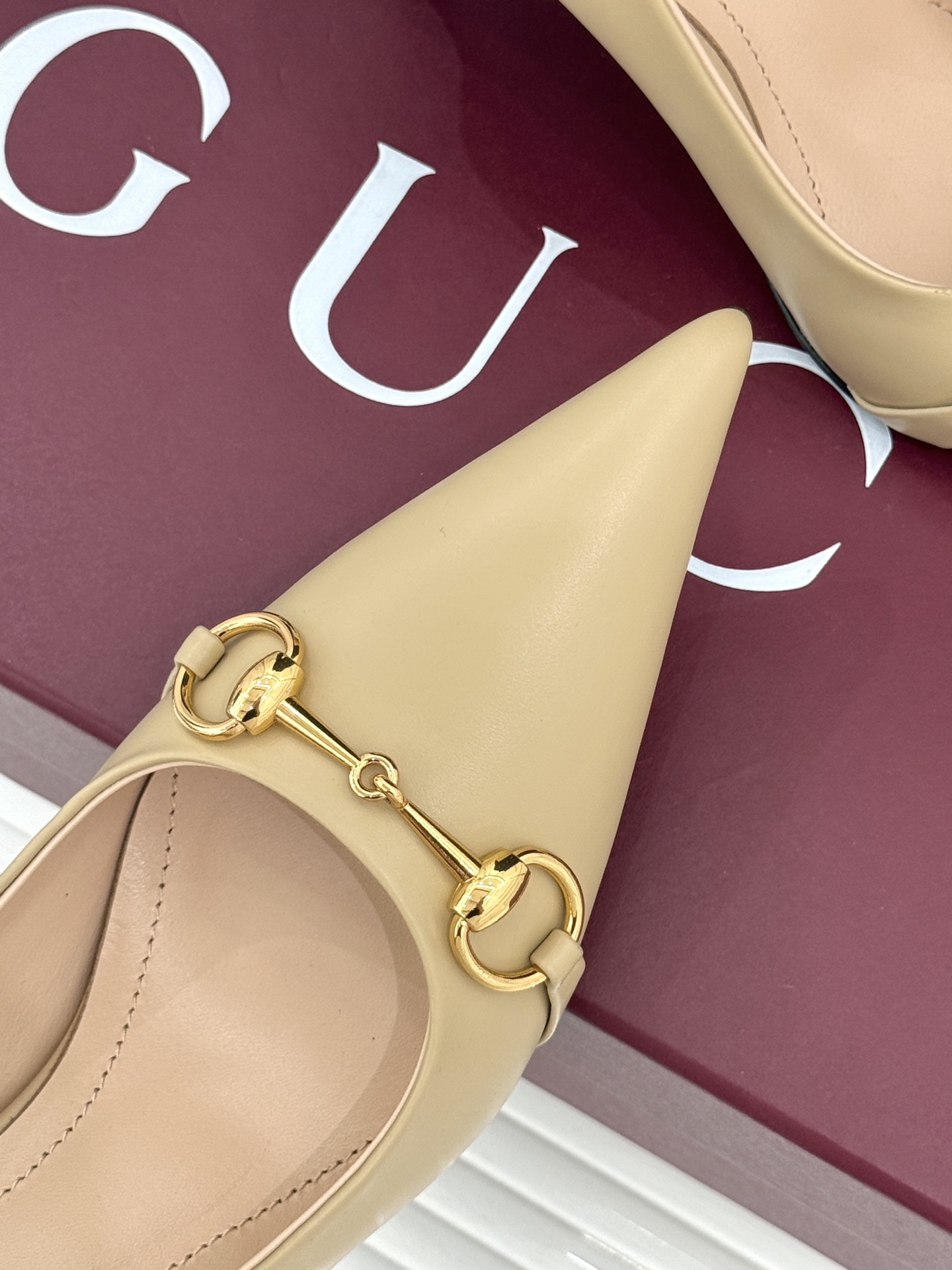Gucci/古驰26WF新品Donna系列 马衔扣尖头高跟鞋凉鞋 经典马衔扣缀鞋面 尖头线条修饰纤细脚型 细跟拉长腿型比