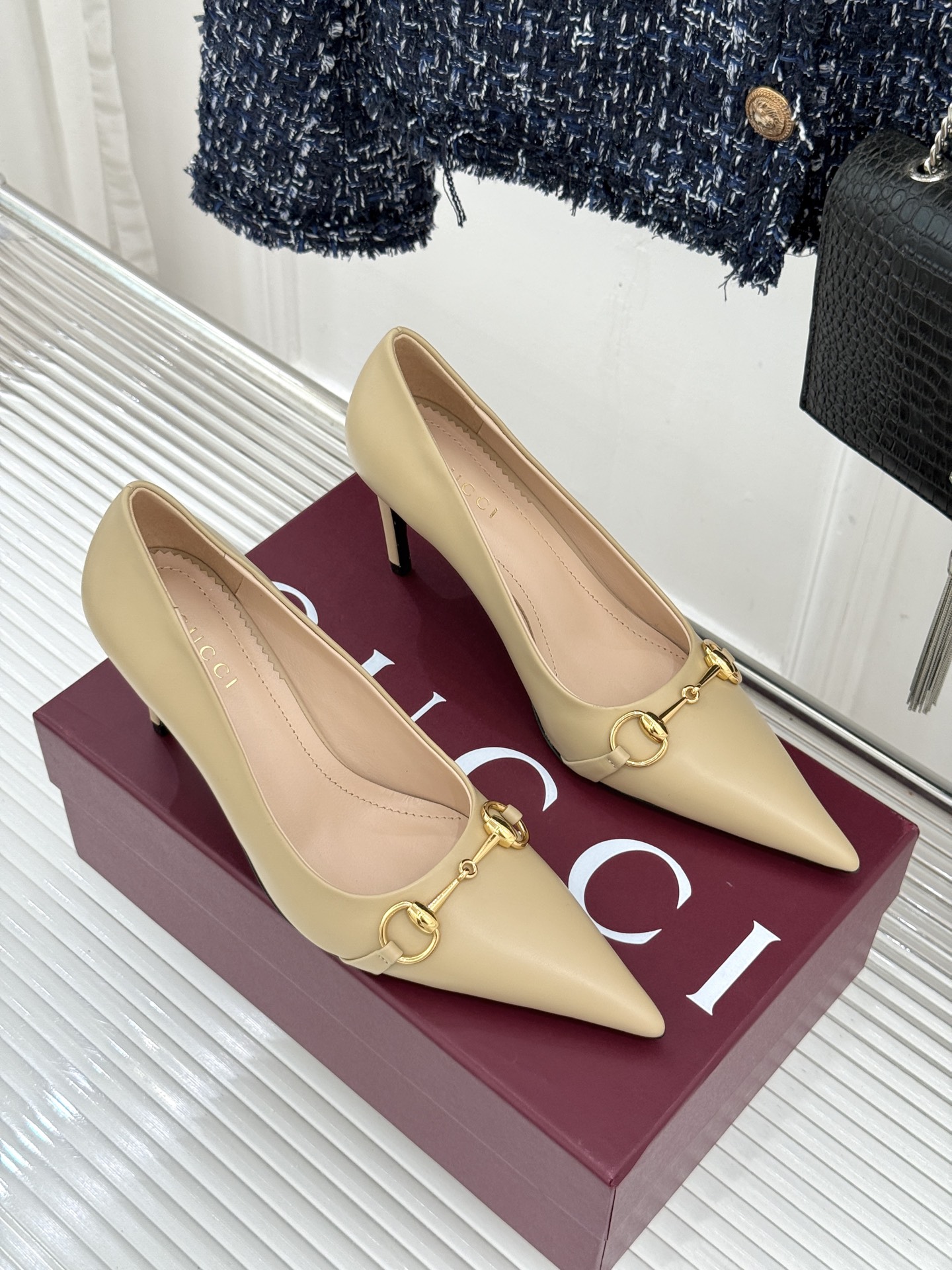 Gucci/古驰26WF新品Donna系列 马衔扣尖头高跟鞋凉鞋 经典马衔扣缀鞋面 尖头线条修饰纤细脚型 细跟拉长腿型比