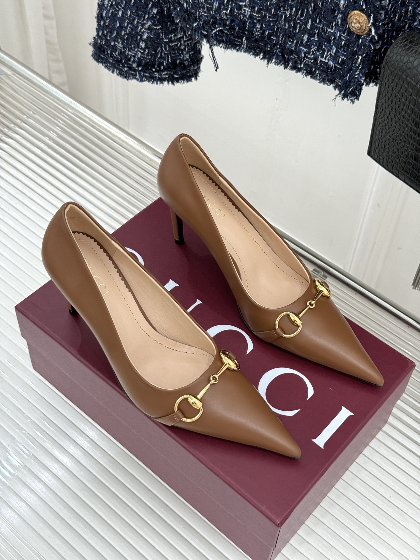 Gucci/古驰26WF新品Donna系列 马衔扣尖头高跟鞋凉鞋 经典马衔扣缀鞋面 尖头线条修饰纤细脚型 细跟拉长腿型比 Gucci/古驰26WF新品Donna系列 马衔扣尖头高跟鞋凉鞋 经典马衔扣缀鞋面 尖头线条修饰纤细脚型 细跟拉长腿型比