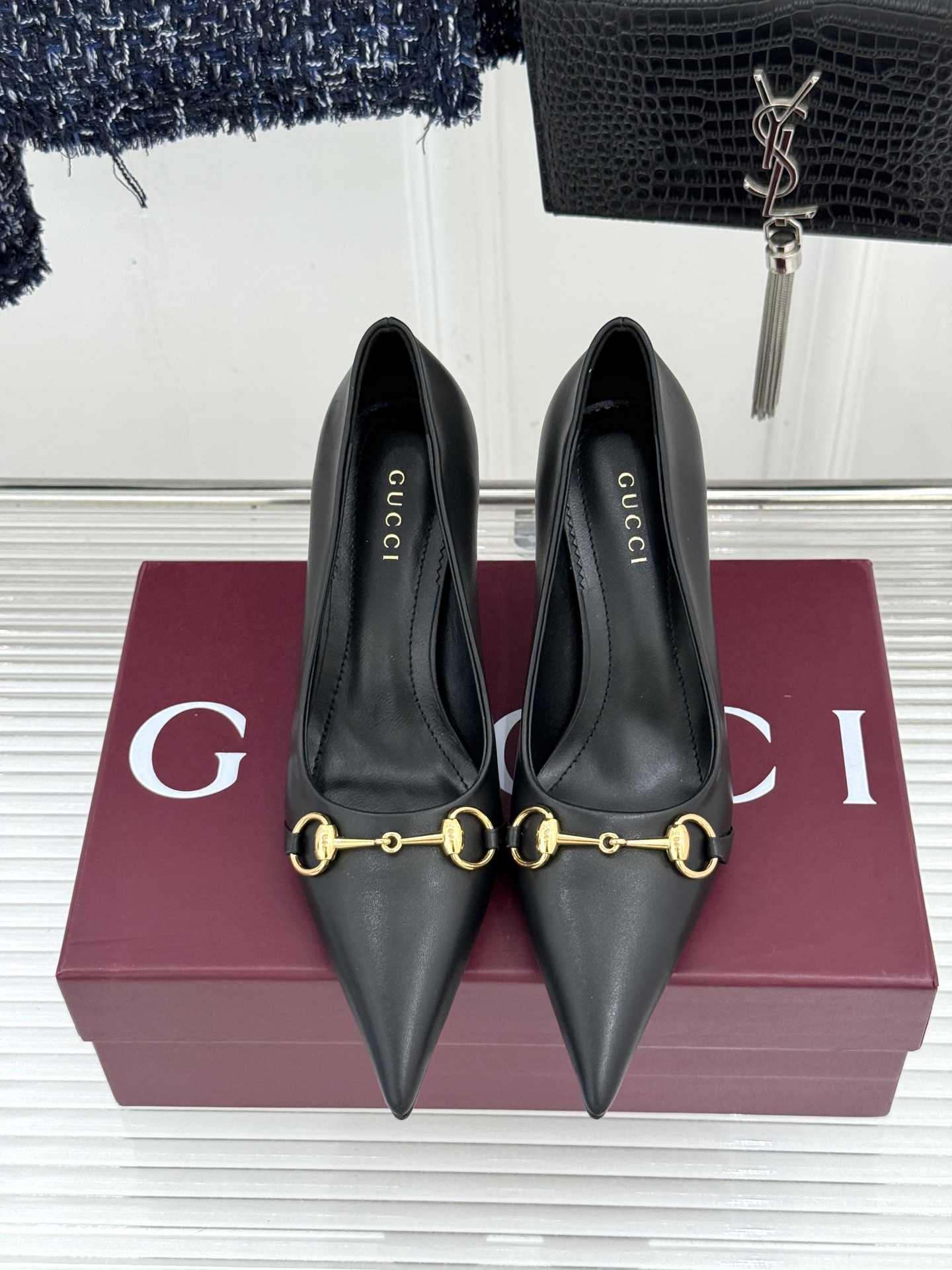 Gucci/古驰26WF新品Donna系列 马衔扣尖头高跟鞋凉鞋 经典马衔扣缀鞋面 尖头线条修饰纤细脚型 细跟拉长腿型比