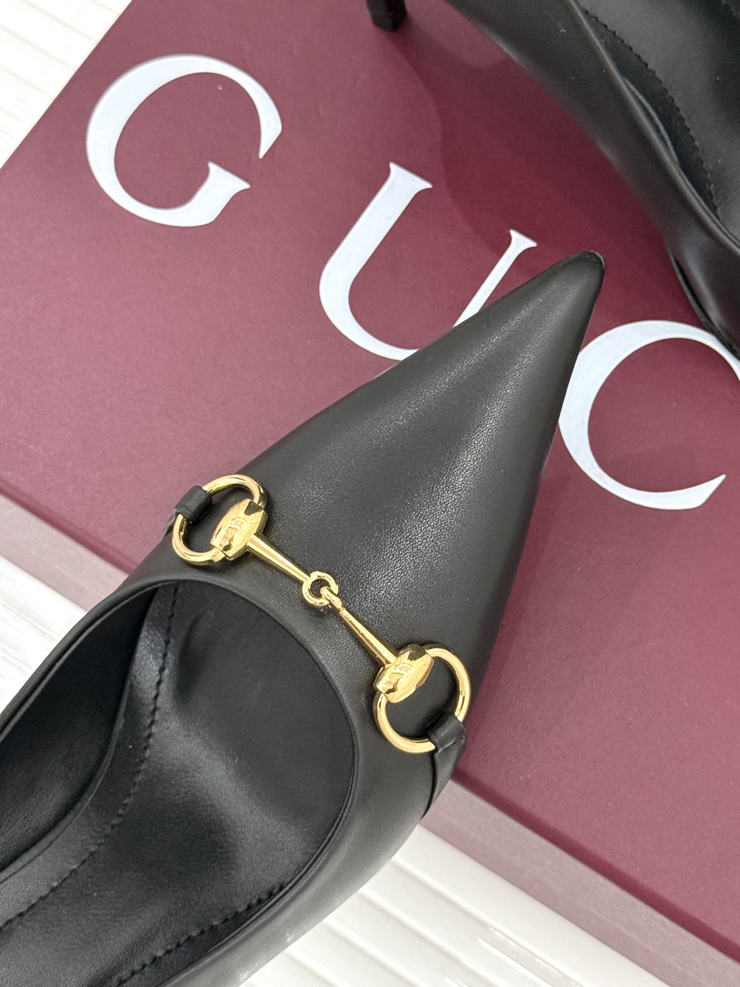 Gucci/古驰26WF新品Donna系列 马衔扣尖头高跟鞋凉鞋 经典马衔扣缀鞋面 尖头线条修饰纤细脚型 细跟拉长腿型比