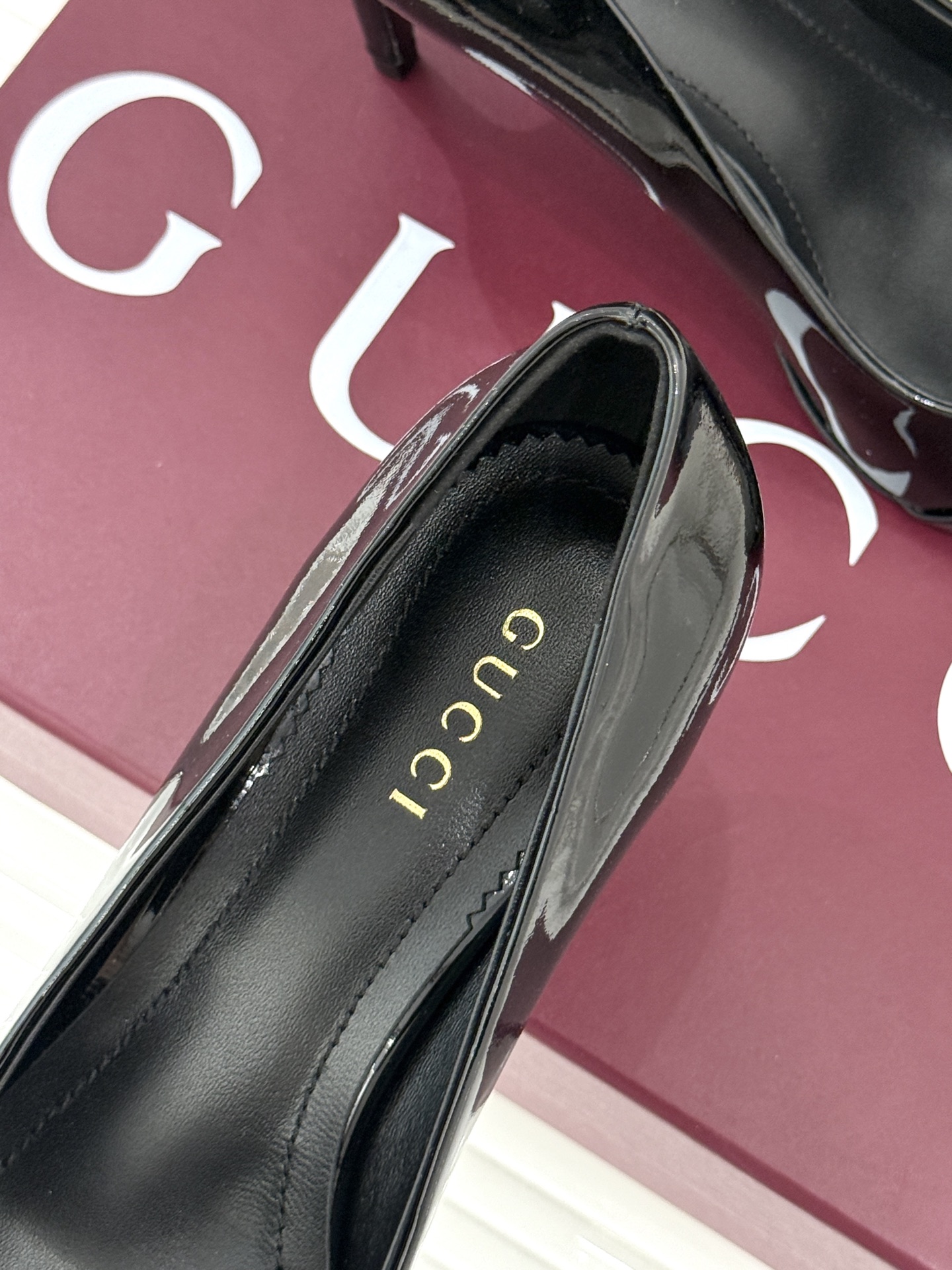 Gucci/古驰26WF新品Donna系列 马衔扣尖头高跟鞋凉鞋 经典马衔扣缀鞋面 尖头线条修饰纤细脚型 细跟拉长腿型比