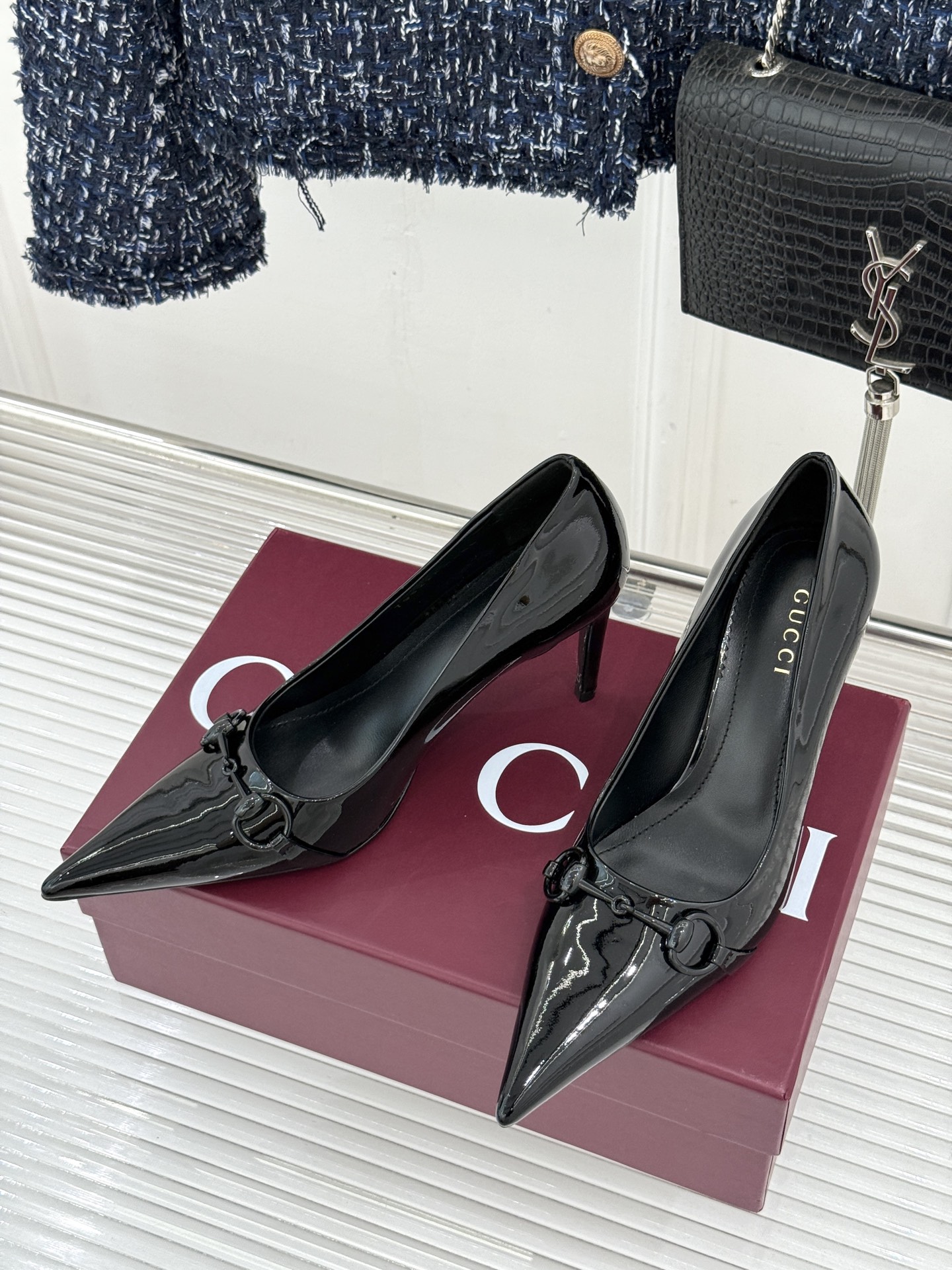 Gucci/古驰26WF新品Donna系列 马衔扣尖头高跟鞋凉鞋 经典马衔扣缀鞋面 尖头线条修饰纤细脚型 细跟拉长腿型比