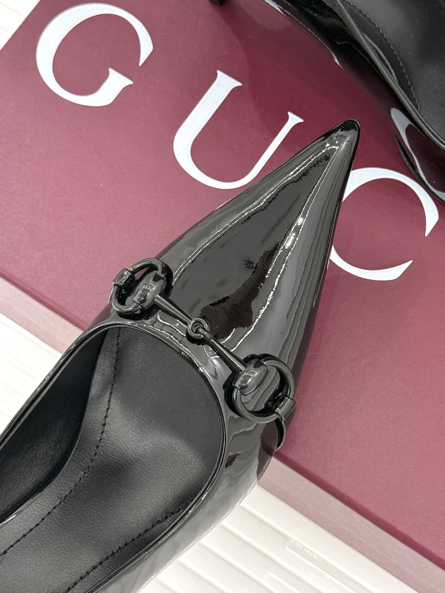 Gucci/古驰26WF新品Donna系列 马衔扣尖头高跟鞋凉鞋 经典马衔扣缀鞋面 尖头线条修饰纤细脚型 细跟拉长腿型比