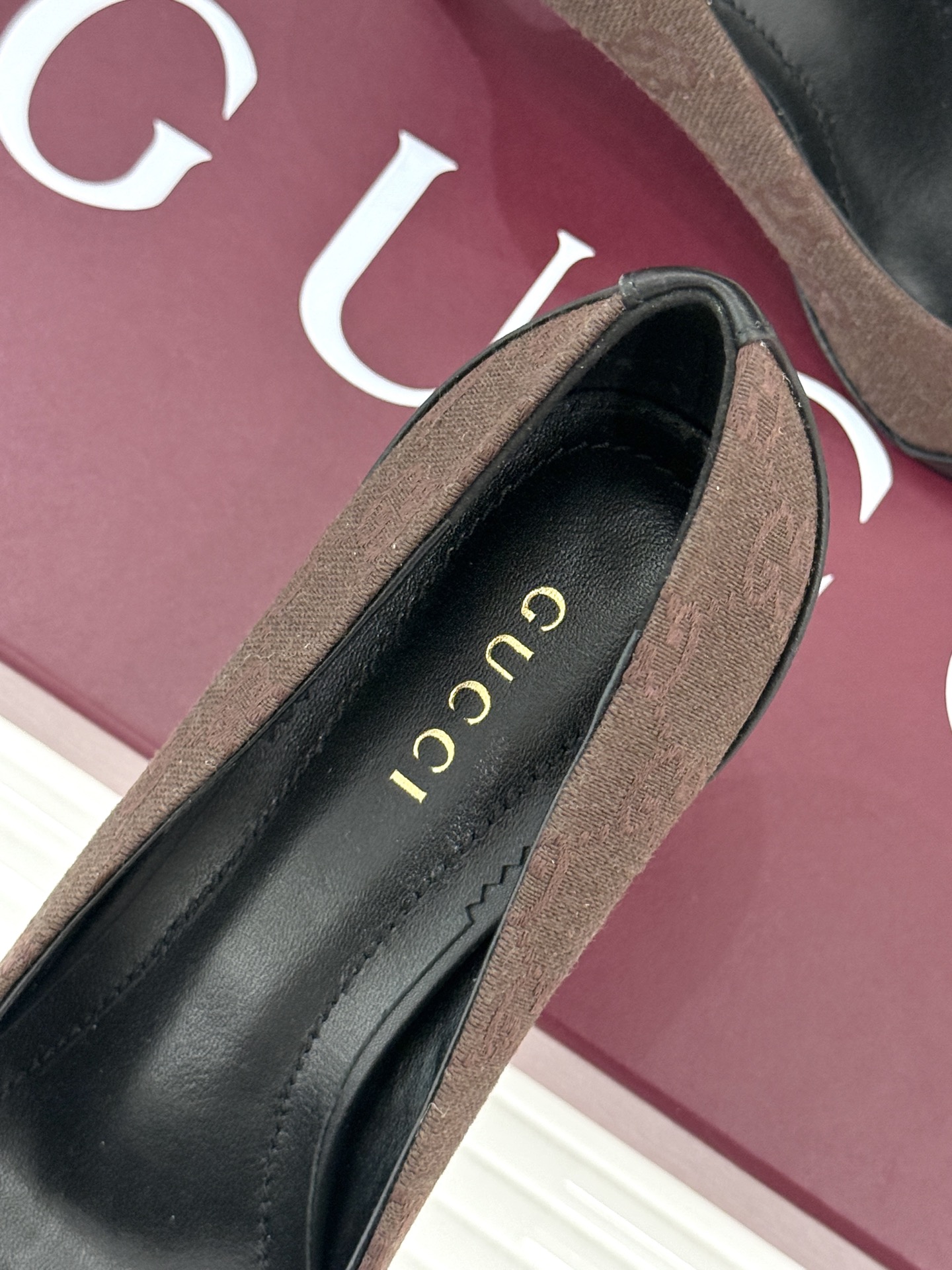 Gucci/古驰26WF新品Donna系列 马衔扣尖头高跟鞋凉鞋 经典马衔扣缀鞋面 尖头线条修饰纤细脚型 细跟拉长腿型比