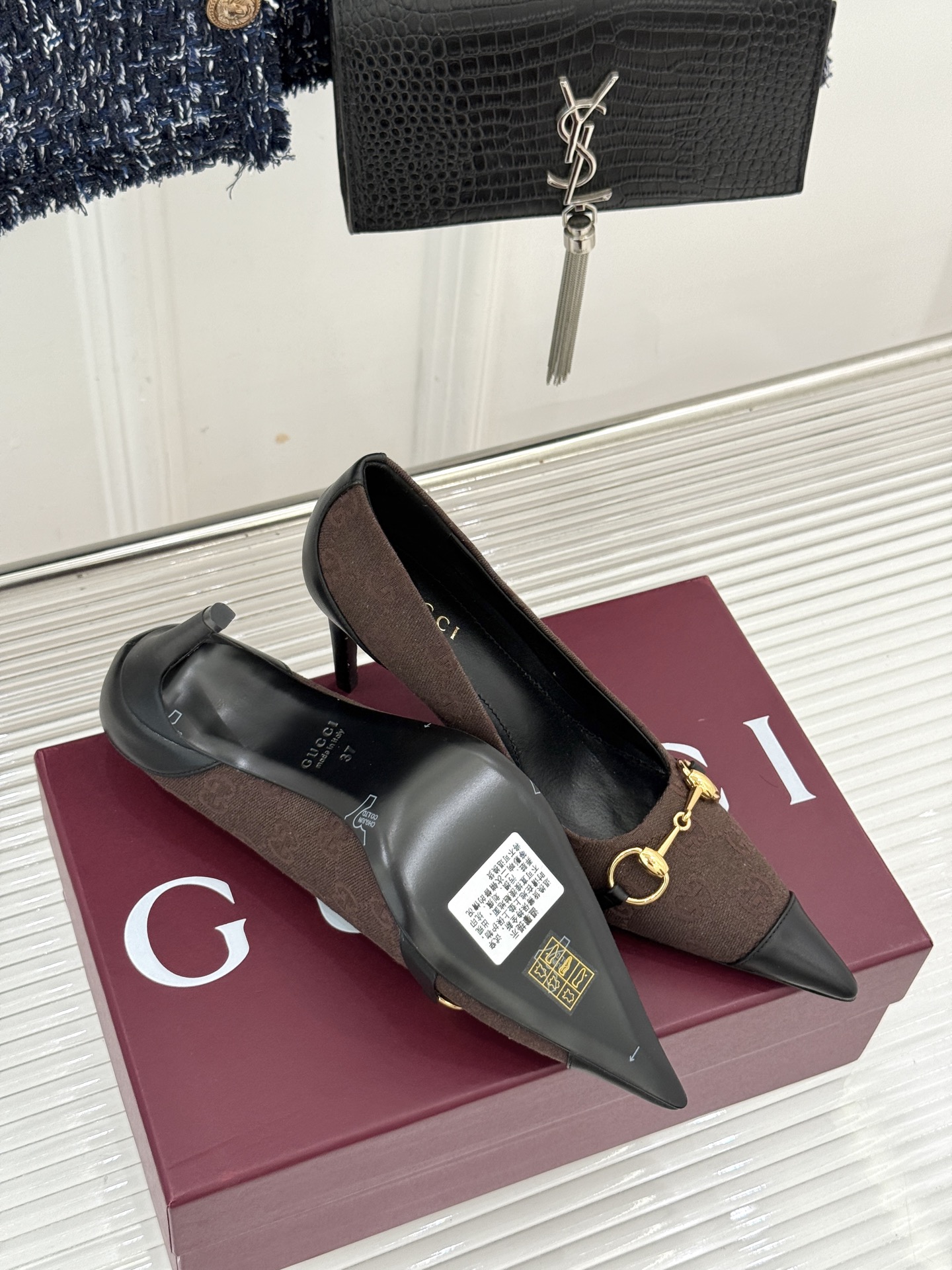 Gucci/古驰26WF新品Donna系列 马衔扣尖头高跟鞋凉鞋 经典马衔扣缀鞋面 尖头线条修饰纤细脚型 细跟拉长腿型比