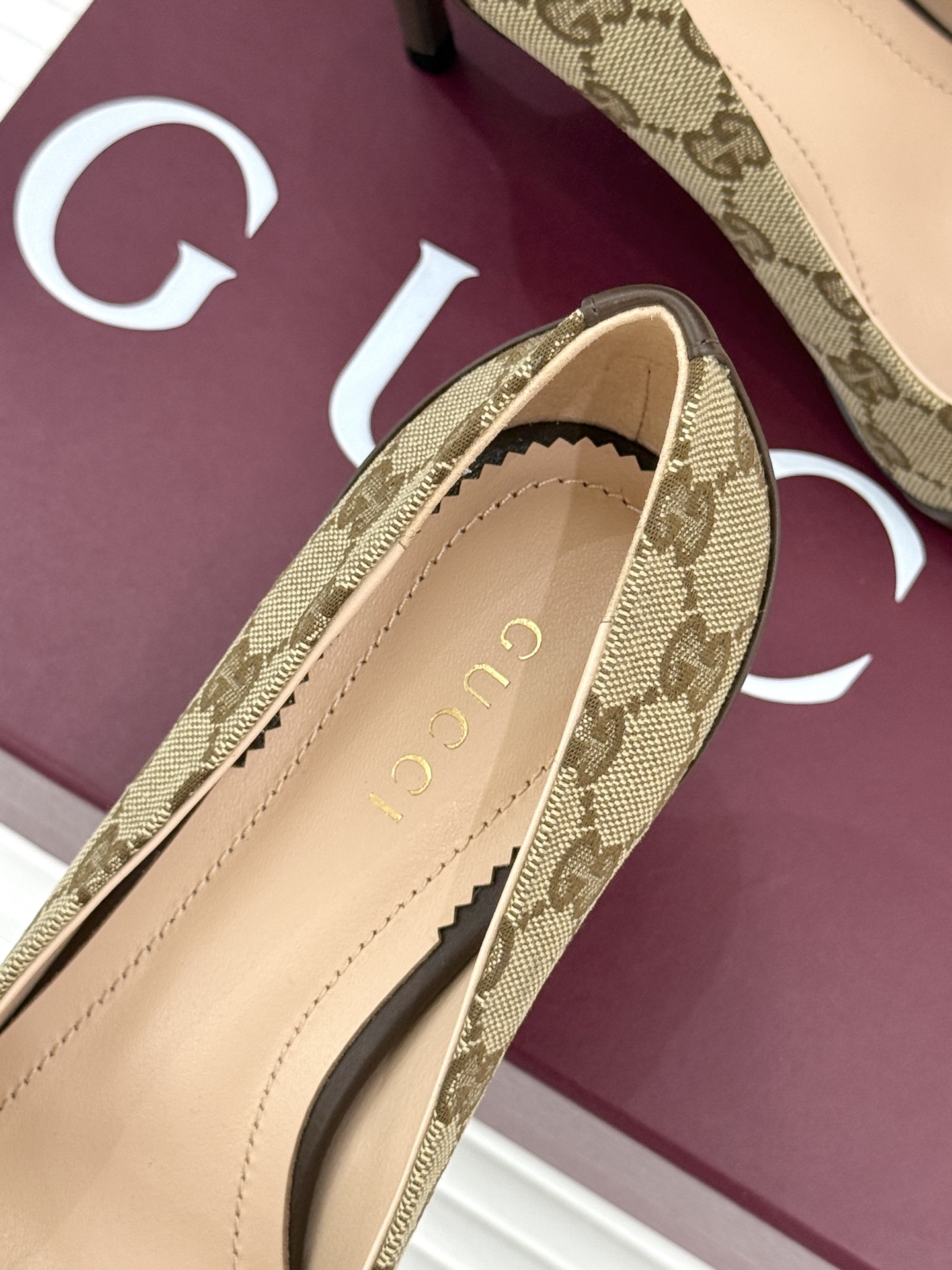 Gucci/古驰26WF新品Donna系列 马衔扣尖头高跟鞋凉鞋 经典马衔扣缀鞋面 尖头线条修饰纤细脚型 细跟拉长腿型比