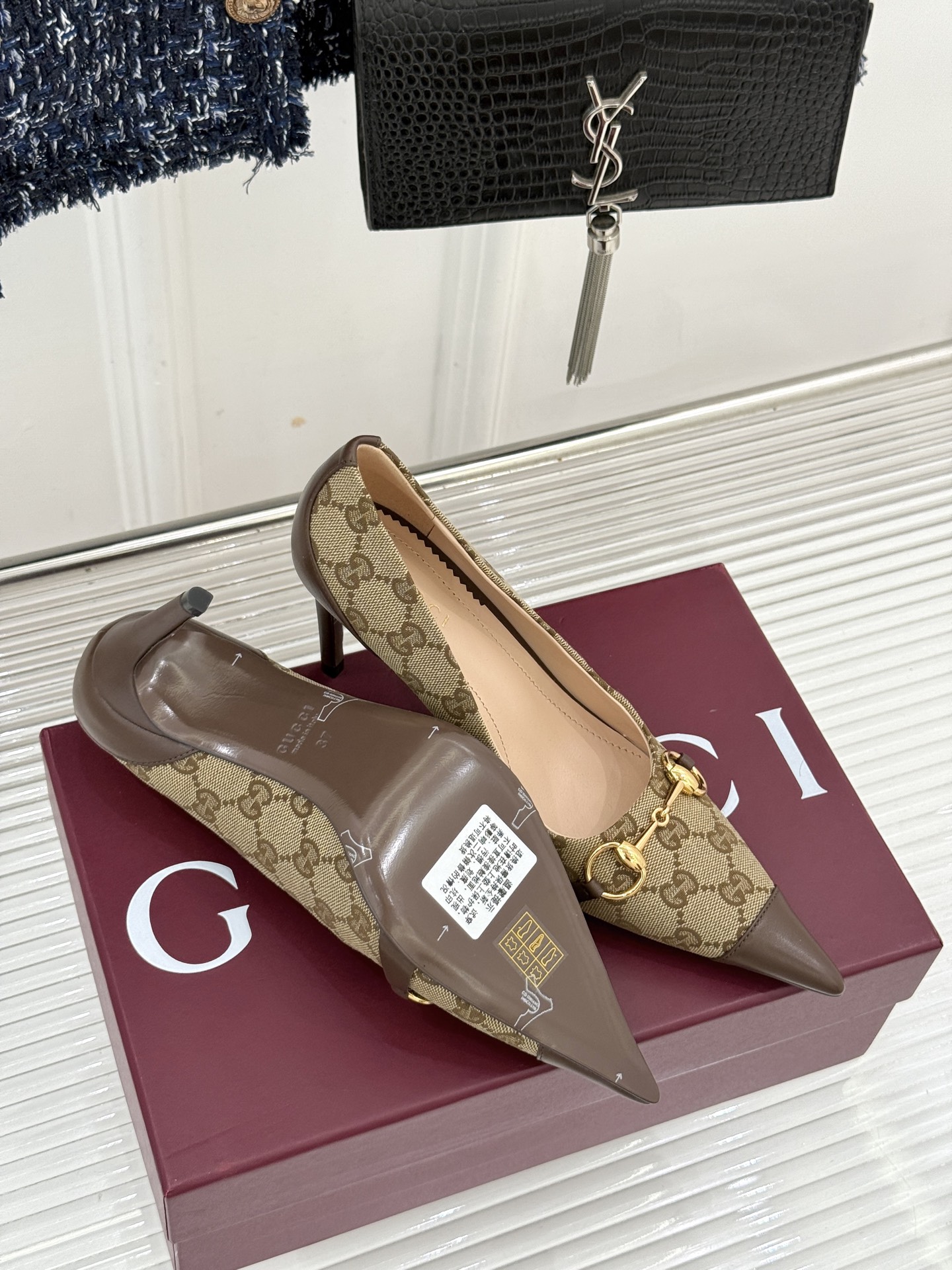 Gucci/古驰26WF新品Donna系列 马衔扣尖头高跟鞋凉鞋 经典马衔扣缀鞋面 尖头线条修饰纤细脚型 细跟拉长腿型比