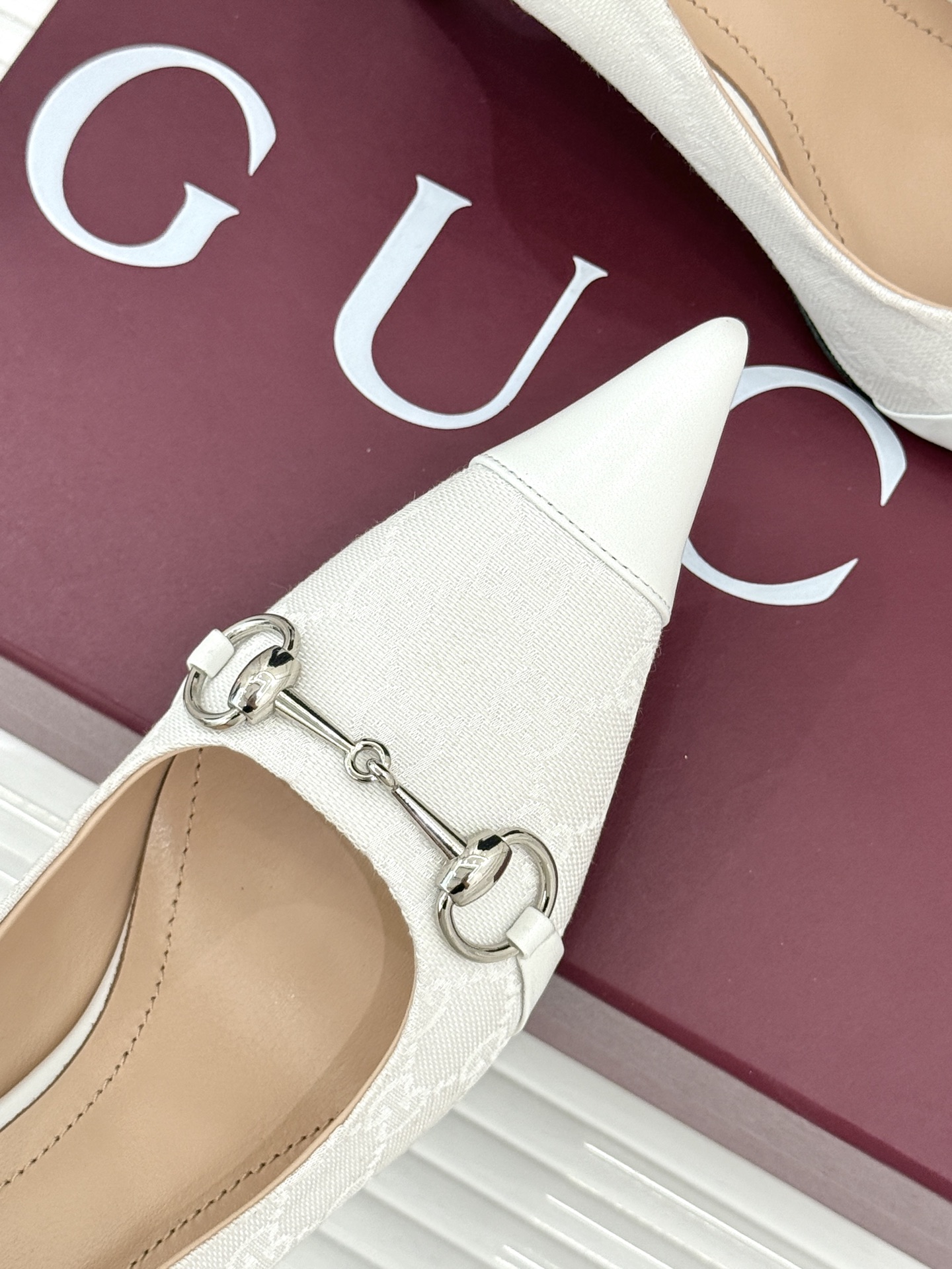 Gucci/古驰26WF新品Donna系列 马衔扣尖头高跟鞋凉鞋 经典马衔扣缀鞋面 尖头线条修饰纤细脚型 细跟拉长腿型比