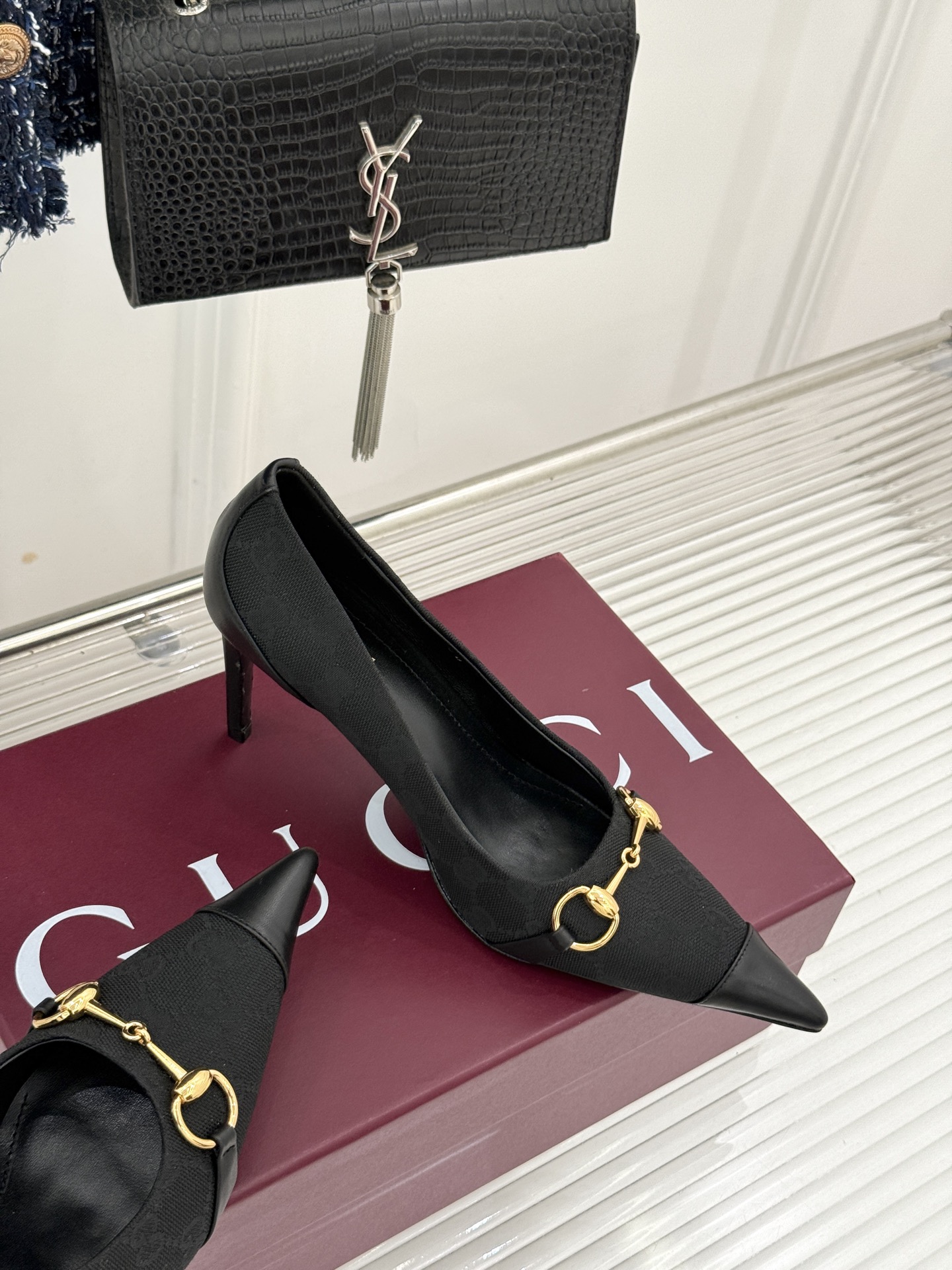 Gucci/古驰26WF新品Donna系列 马衔扣尖头高跟鞋凉鞋 经典马衔扣缀鞋面 尖头线条修饰纤细脚型 细跟拉长腿型比 Gucci/古驰26WF新品Donna系列 马衔扣尖头高跟鞋凉鞋 经典马衔扣缀鞋面 尖头线条修饰纤细脚型 细跟拉长腿型比