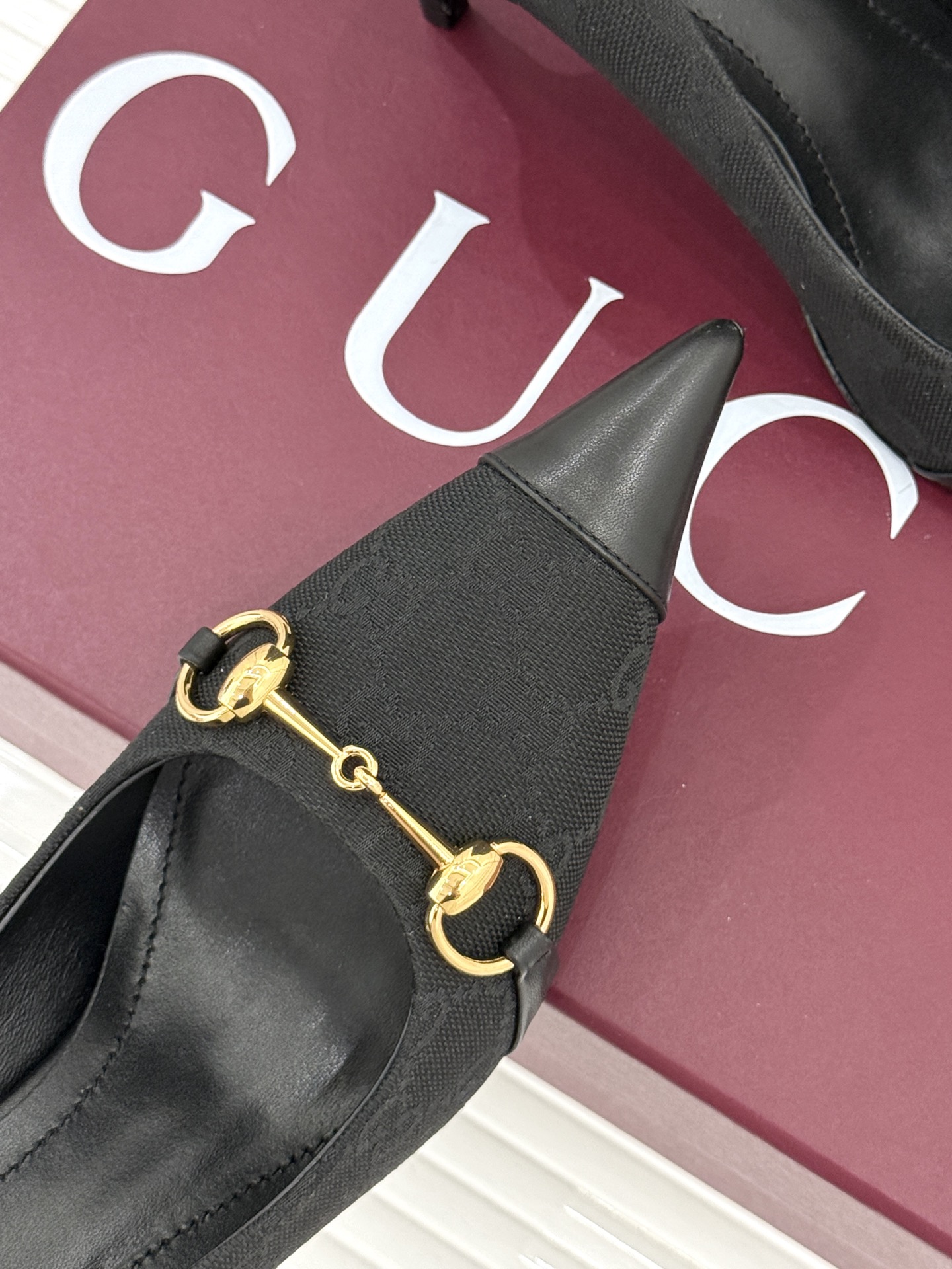 Gucci/古驰26WF新品Donna系列 马衔扣尖头高跟鞋凉鞋 经典马衔扣缀鞋面 尖头线条修饰纤细脚型 细跟拉长腿型比 Gucci/古驰26WF新品Donna系列 马衔扣尖头高跟鞋凉鞋 经典马衔扣缀鞋面 尖头线条修饰纤细脚型 细跟拉长腿型比