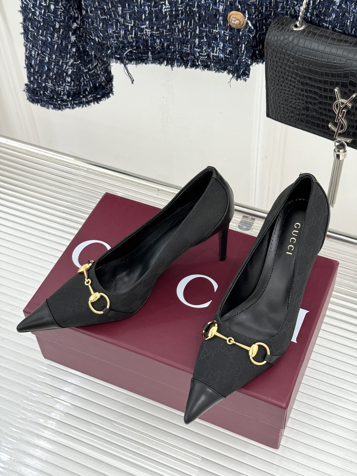 Gucci/古驰26WF新品Donna系列 马衔扣尖头高跟鞋凉鞋 经典马衔扣缀鞋面 尖头线条修饰纤细脚型 细跟拉长腿型比 Gucci/古驰26WF新品Donna系列 马衔扣尖头高跟鞋凉鞋 经典马衔扣缀鞋面 尖头线条修饰纤细脚型 细跟拉长腿型比