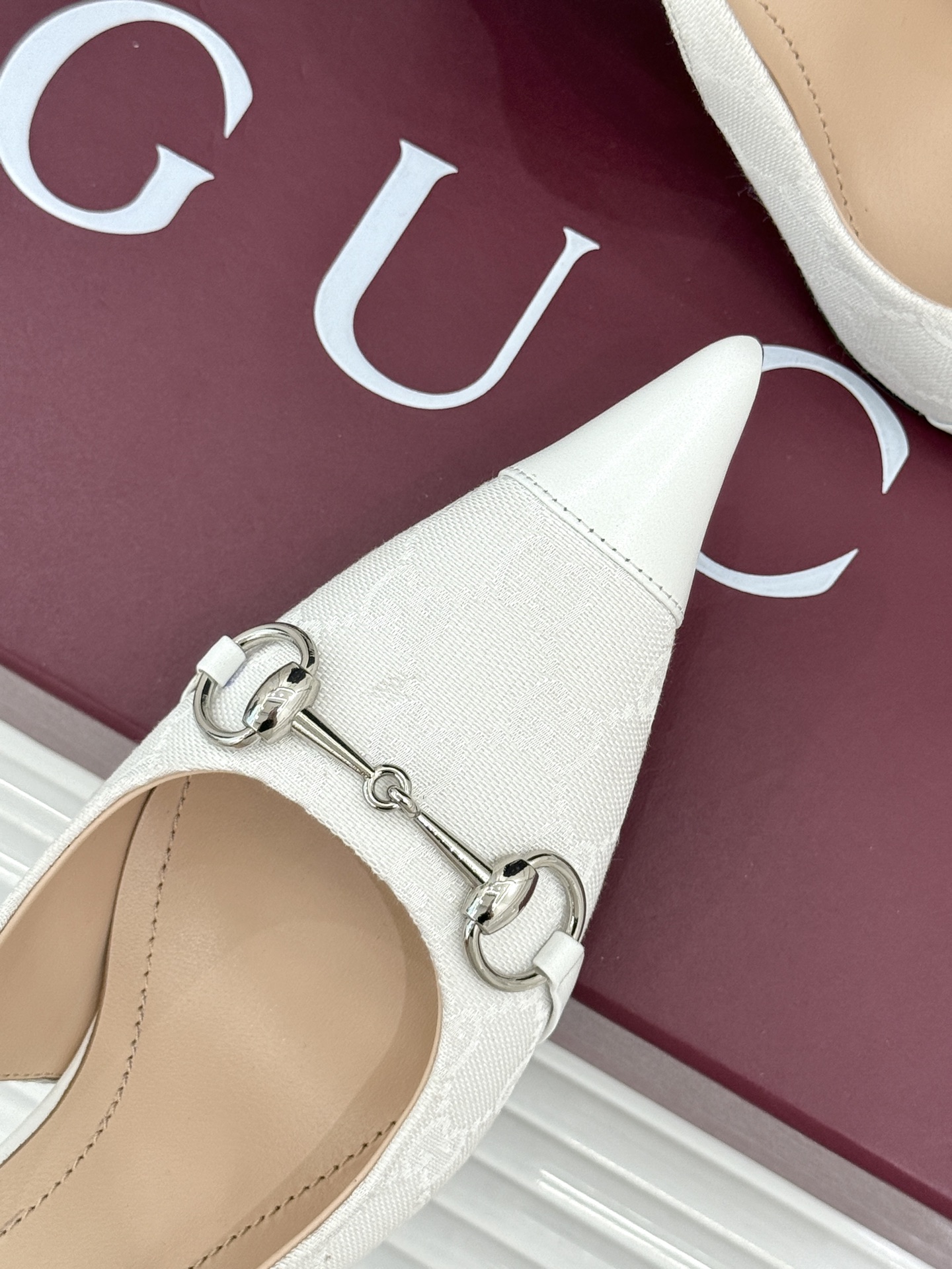 Gucci/古驰26WF新品Donna系列 马衔扣尖头高跟鞋凉鞋 经典马衔扣缀鞋面 尖头线条修饰纤细脚型 细跟拉长腿型比 Gucci/古驰26WF新品Donna系列 马衔扣尖头高跟鞋凉鞋 经典马衔扣缀鞋面 尖头线条修饰纤细脚型 细跟拉长腿型比