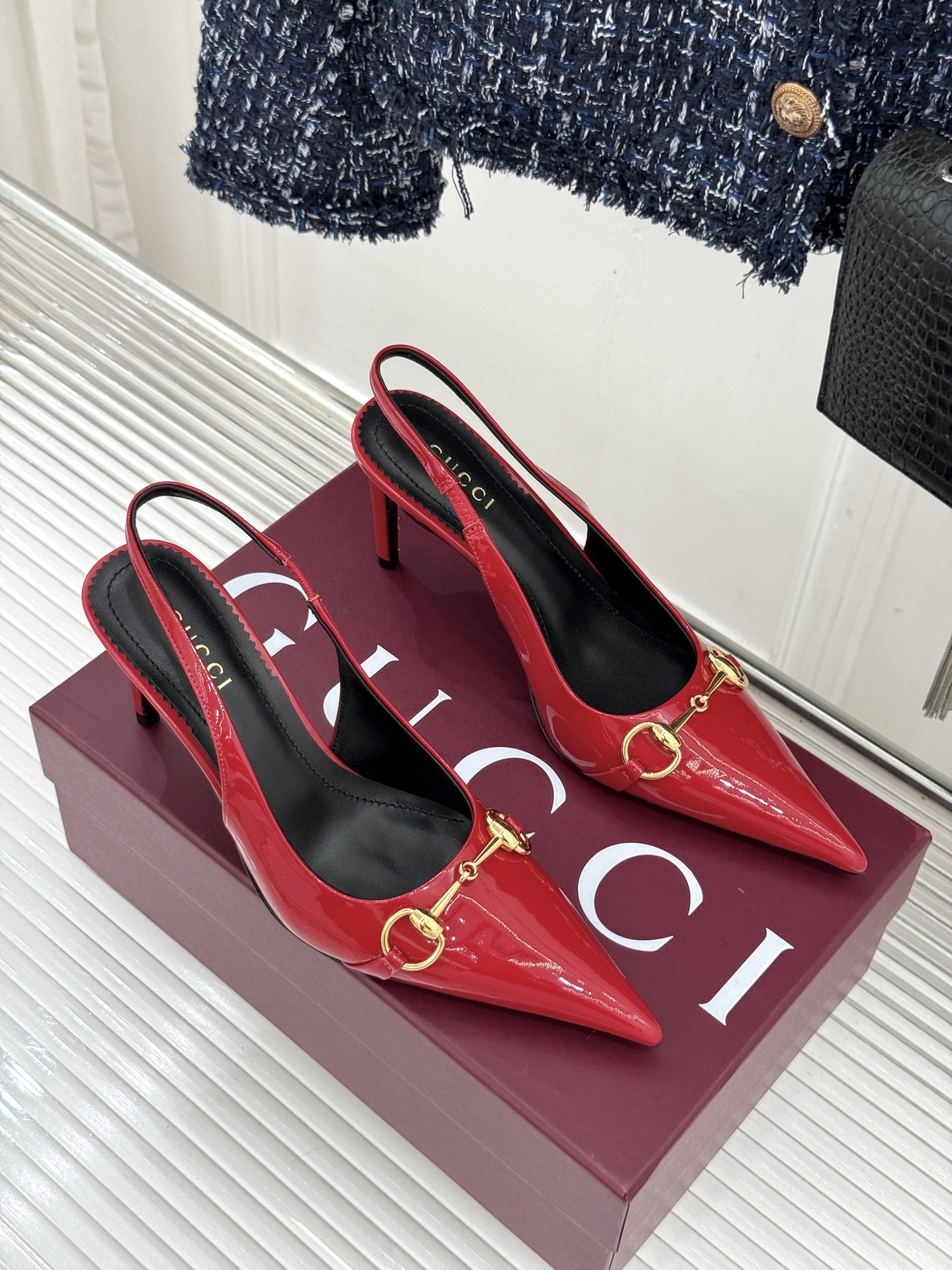 Gucci/古驰26WF新品Donna系列 马衔扣尖头高跟鞋凉鞋 经典马衔扣缀鞋面 尖头线条修饰纤细脚型 细跟拉长腿型比