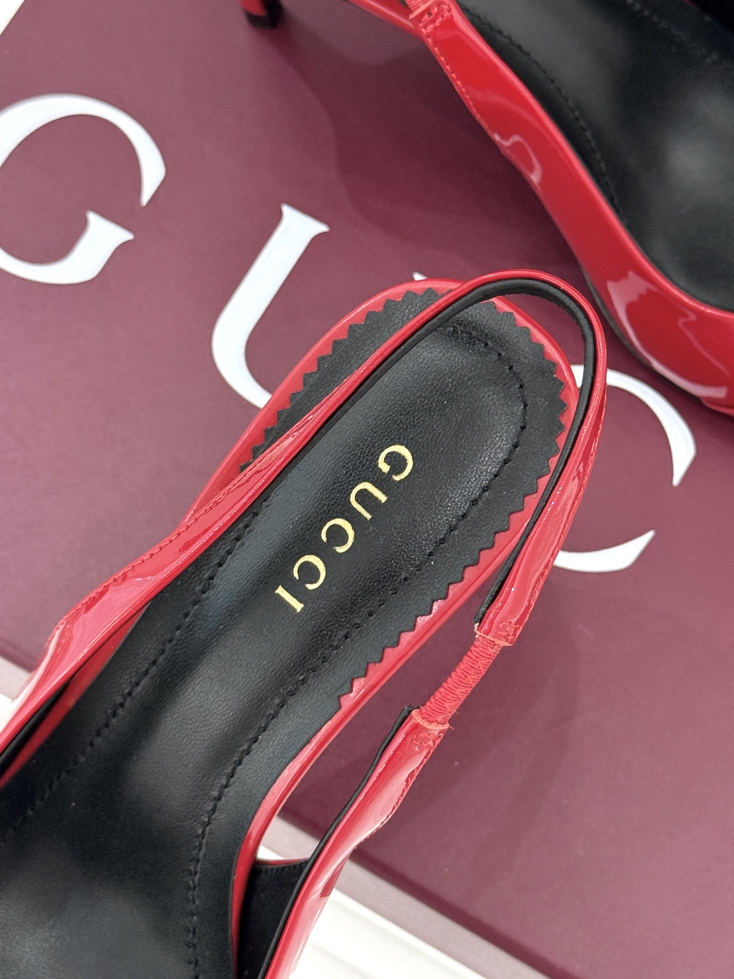 Gucci/古驰26WF新品Donna系列 马衔扣尖头高跟鞋凉鞋 经典马衔扣缀鞋面 尖头线条修饰纤细脚型 细跟拉长腿型比