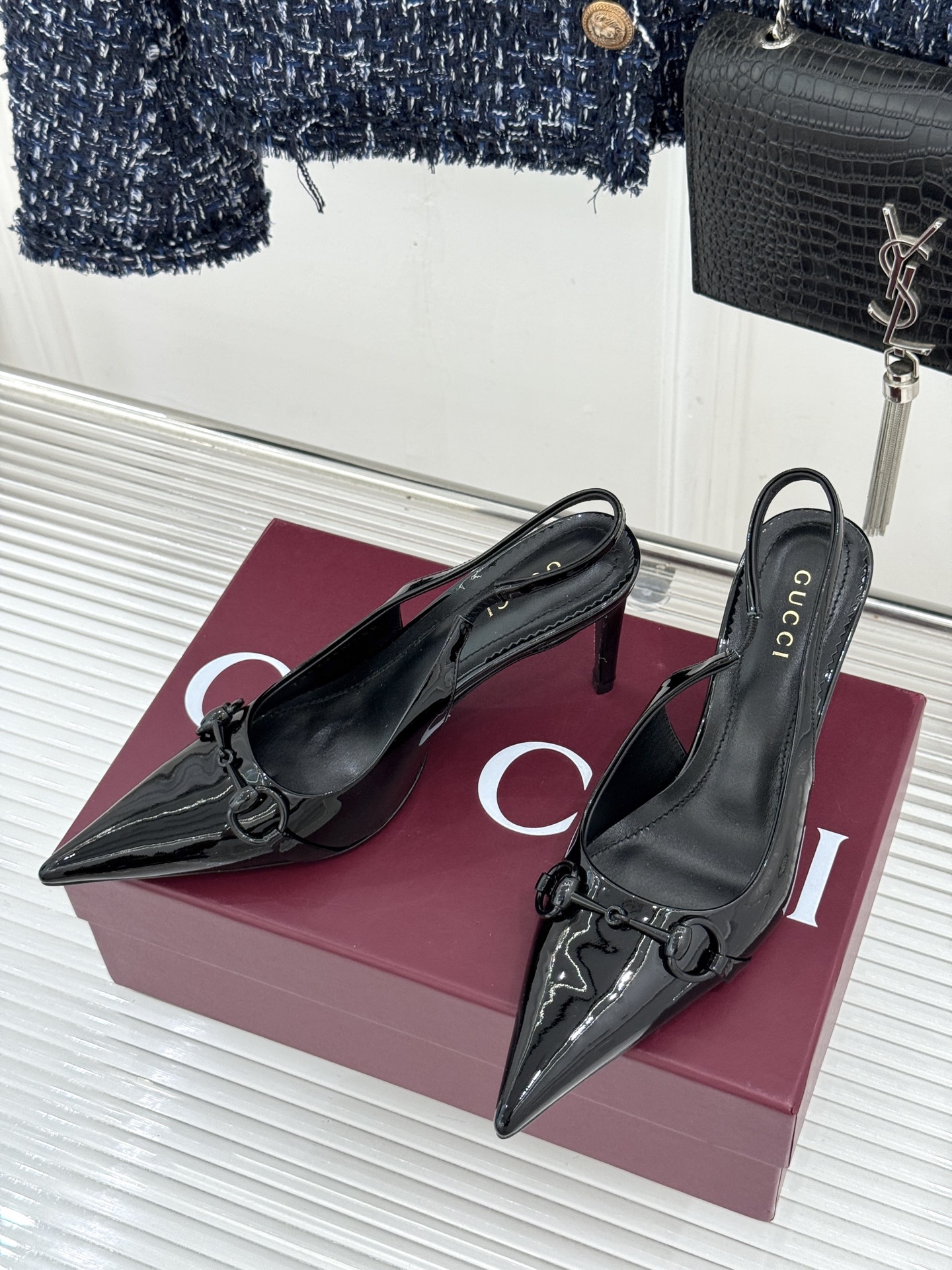 Gucci/古驰26WF新品Donna系列 马衔扣尖头高跟鞋凉鞋 经典马衔扣缀鞋面 尖头线条修饰纤细脚型 细跟拉长腿型比 Gucci/古驰26WF新品Donna系列 马衔扣尖头高跟鞋凉鞋 经典马衔扣缀鞋面 尖头线条修饰纤细脚型 细跟拉长腿型比