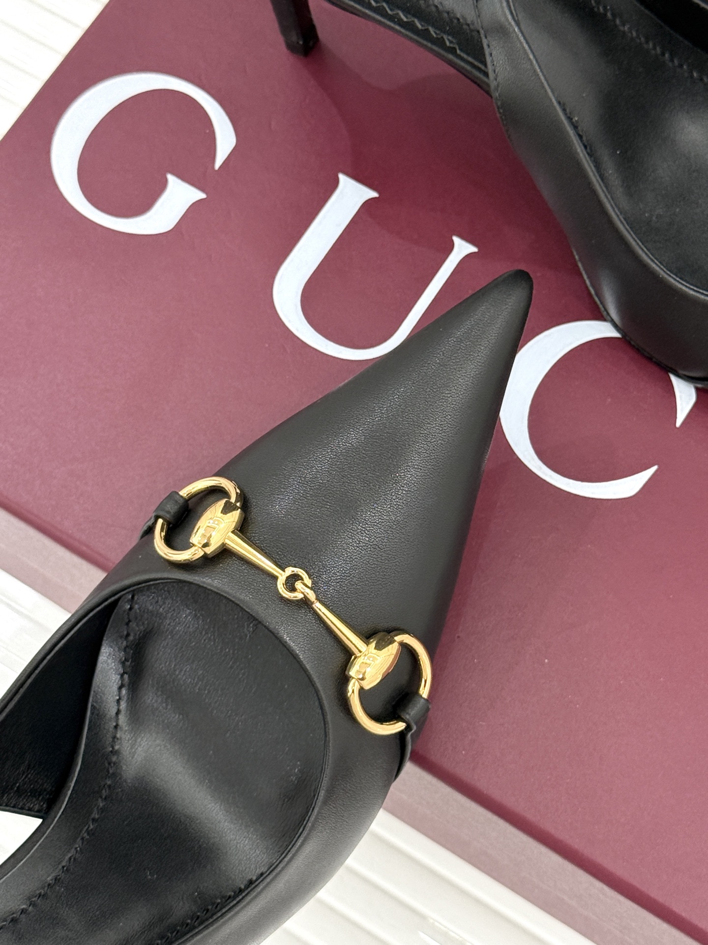 Gucci/古驰26WF新品Donna系列 马衔扣尖头高跟鞋凉鞋 经典马衔扣缀鞋面 尖头线条修饰纤细脚型 细跟拉长腿型比