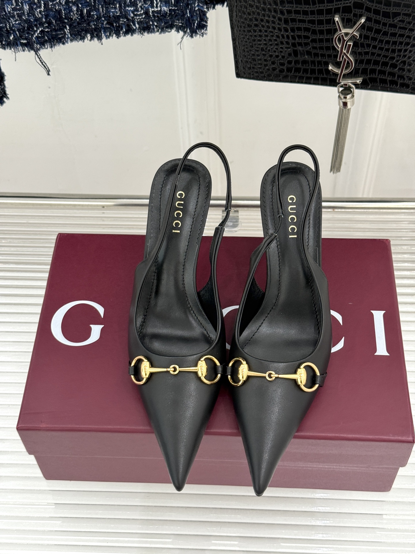 Gucci/古驰26WF新品Donna系列 马衔扣尖头高跟鞋凉鞋 经典马衔扣缀鞋面 尖头线条修饰纤细脚型 细跟拉长腿型比
