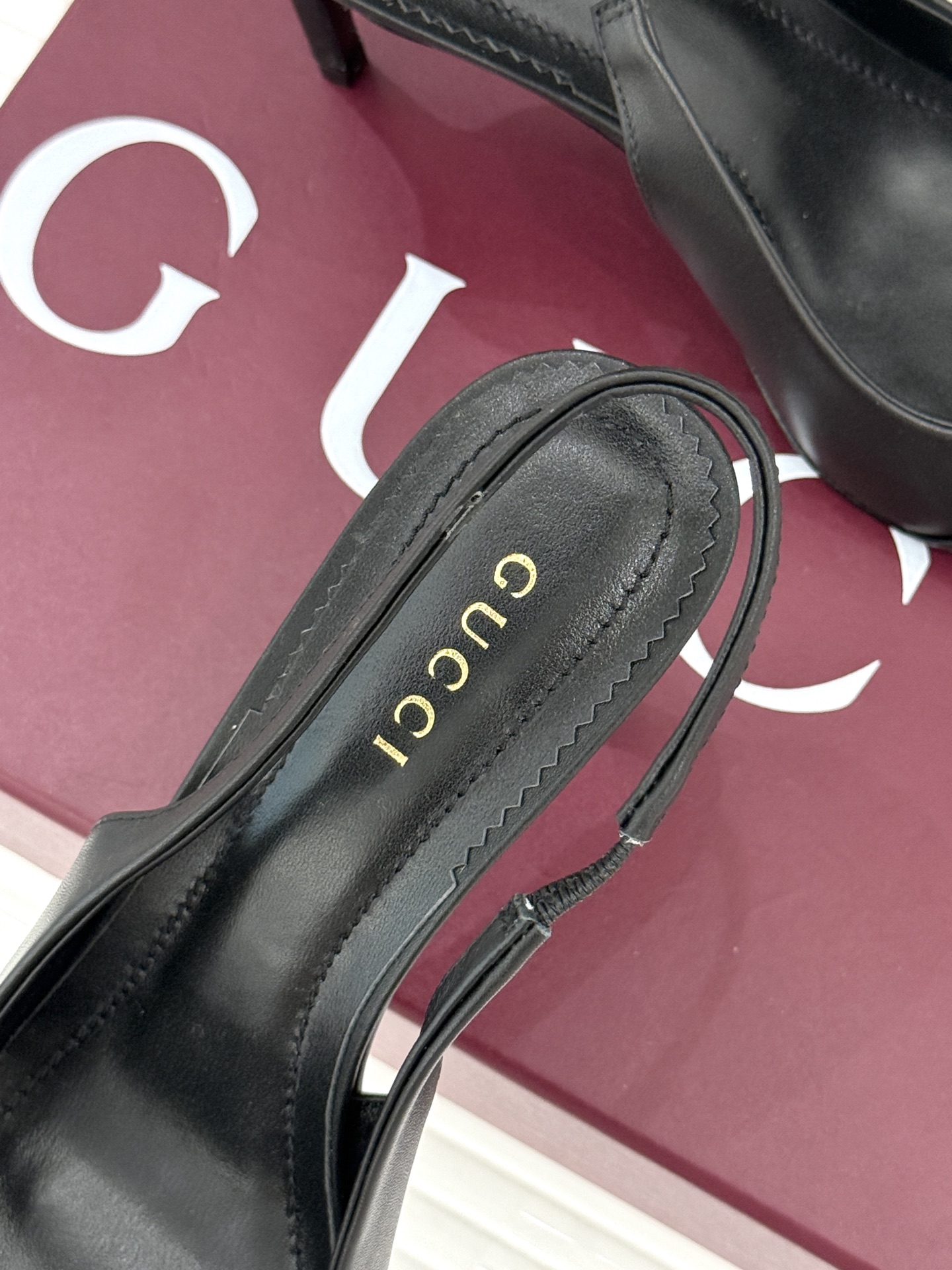 Gucci/古驰26WF新品Donna系列 马衔扣尖头高跟鞋凉鞋 经典马衔扣缀鞋面 尖头线条修饰纤细脚型 细跟拉长腿型比