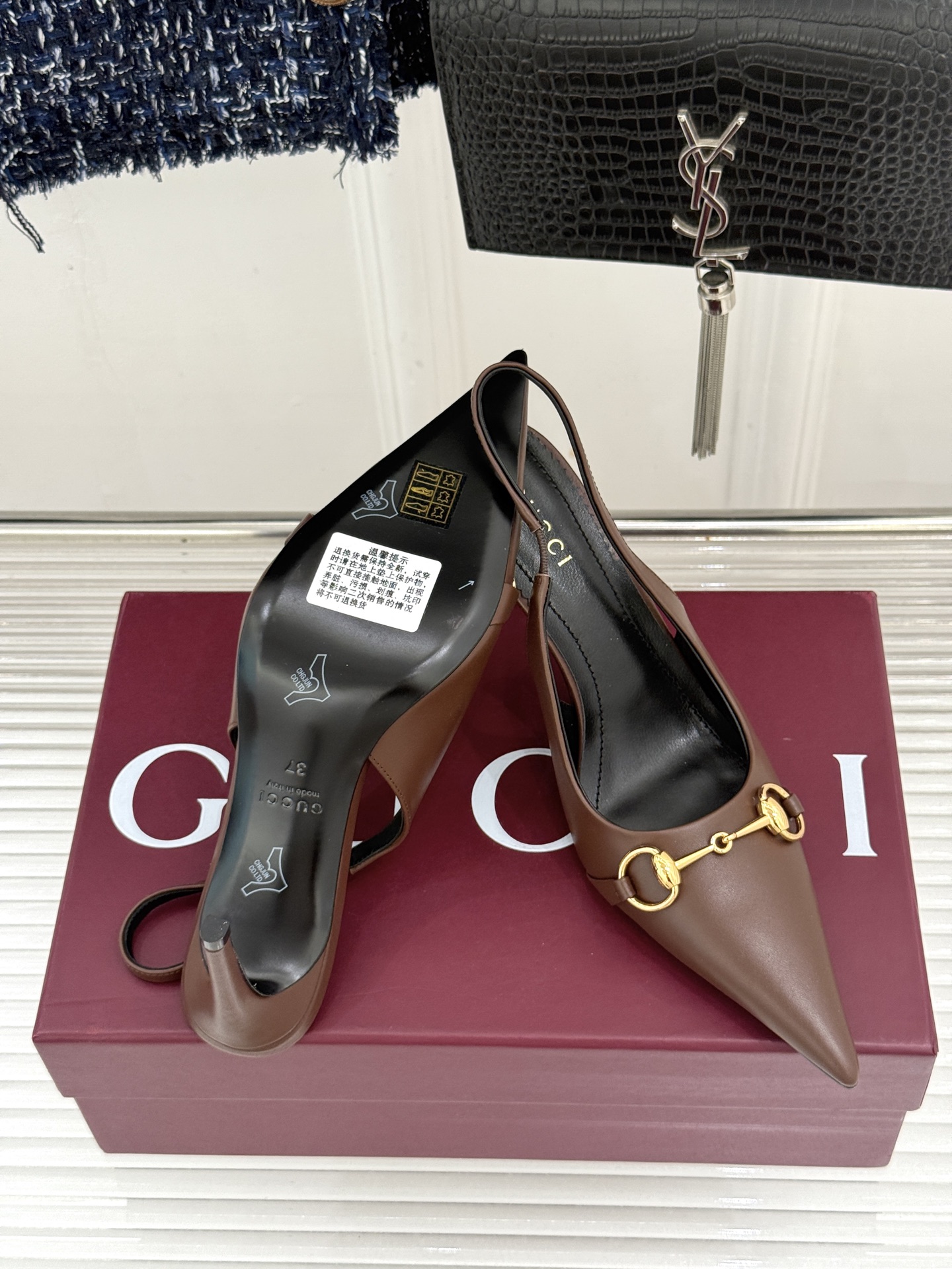 Gucci/古驰26WF新品Donna系列 马衔扣尖头高跟鞋凉鞋 经典马衔扣缀鞋面 尖头线条修饰纤细脚型 细跟拉长腿型比