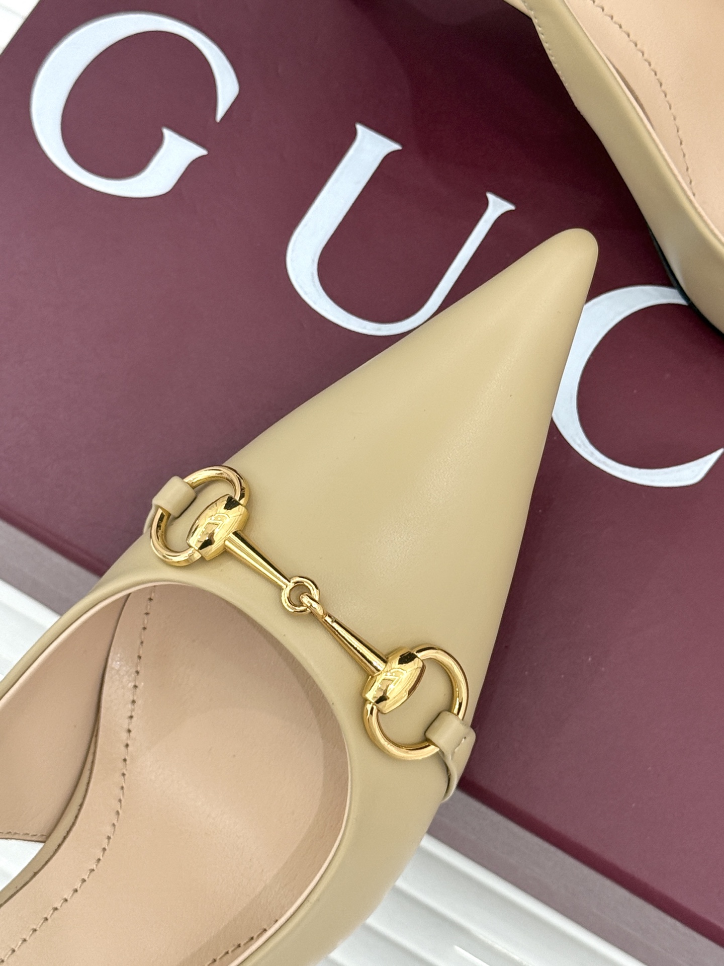 Gucci/古驰26WF新品Donna系列 马衔扣尖头高跟鞋凉鞋 经典马衔扣缀鞋面 尖头线条修饰纤细脚型 细跟拉长腿型比 Gucci/古驰26WF新品Donna系列 马衔扣尖头高跟鞋凉鞋 经典马衔扣缀鞋面 尖头线条修饰纤细脚型 细跟拉长腿型比