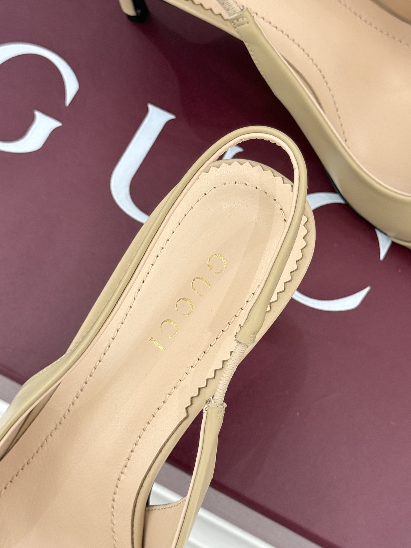 Gucci/古驰26WF新品Donna系列 马衔扣尖头高跟鞋凉鞋 经典马衔扣缀鞋面 尖头线条修饰纤细脚型 细跟拉长腿型比 Gucci/古驰26WF新品Donna系列 马衔扣尖头高跟鞋凉鞋 经典马衔扣缀鞋面 尖头线条修饰纤细脚型 细跟拉长腿型比