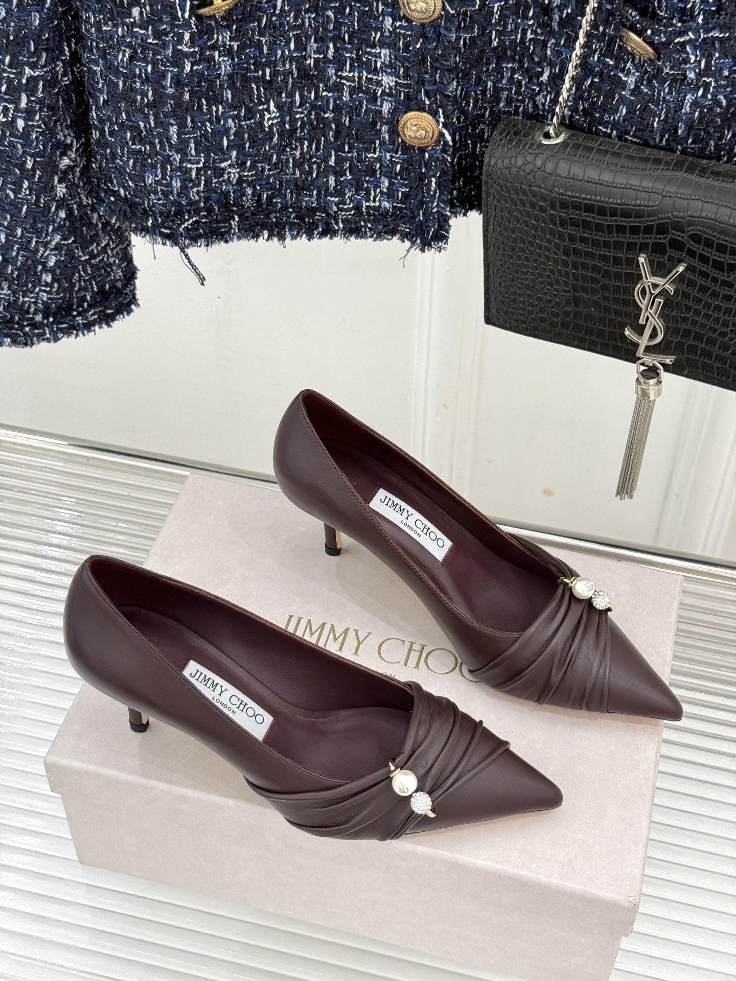 Jimmy Choo/吉米周26WF新品 珍珠褶皱尖头高跟鞋 褶皱蕾丝泛着柔润微光 珍珠串缀着细碎水晶 尖头利落拉长腿线