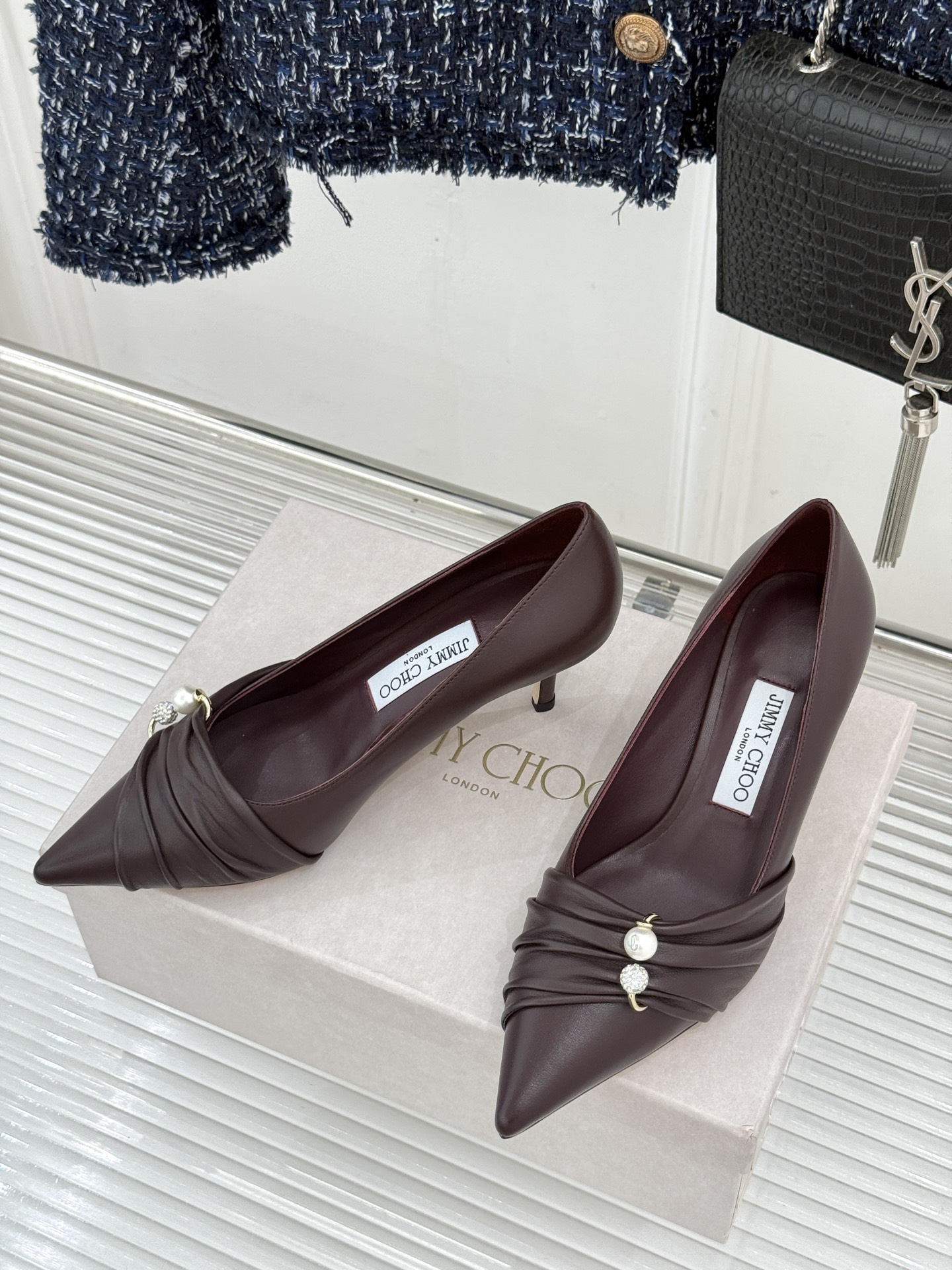 Jimmy Choo/吉米周26WF新品 珍珠褶皱尖头高跟鞋 褶皱蕾丝泛着柔润微光 珍珠串缀着细碎水晶 尖头利落拉长腿线