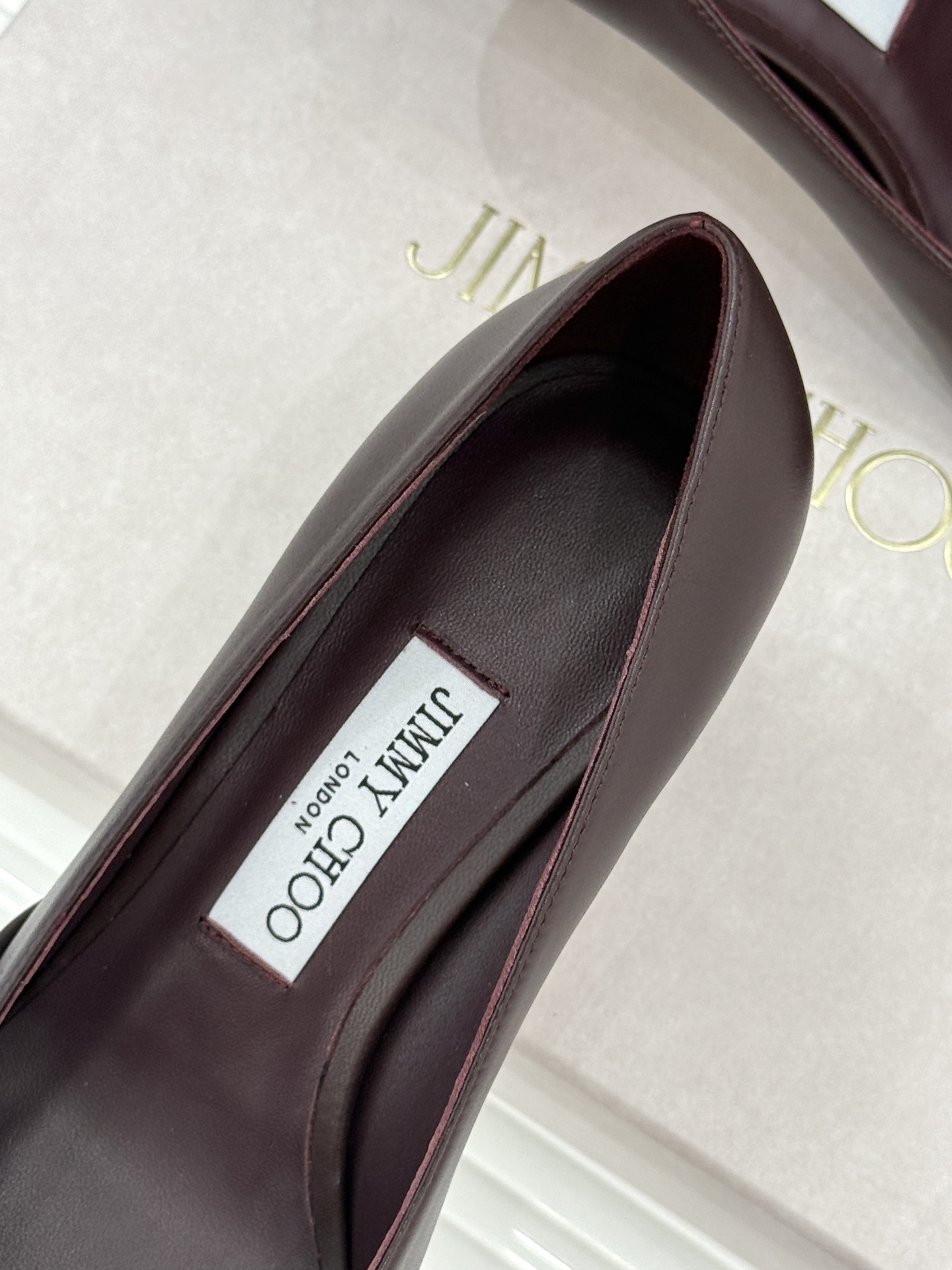 Jimmy Choo/吉米周26WF新品 珍珠褶皱尖头高跟鞋 褶皱蕾丝泛着柔润微光 珍珠串缀着细碎水晶 尖头利落拉长腿线