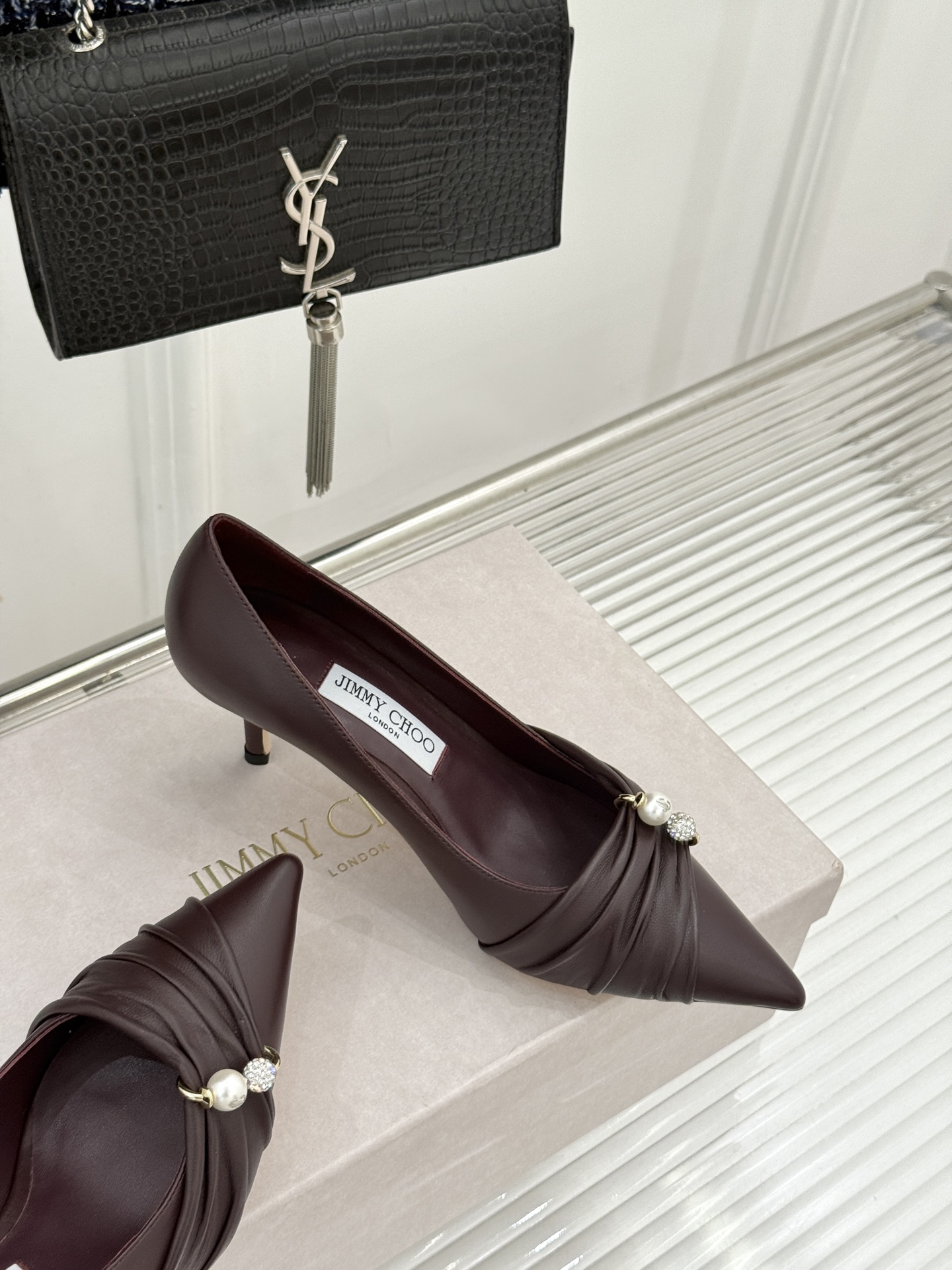 Jimmy Choo/吉米周26WF新品 珍珠褶皱尖头高跟鞋 褶皱蕾丝泛着柔润微光 珍珠串缀着细碎水晶 尖头利落拉长腿线