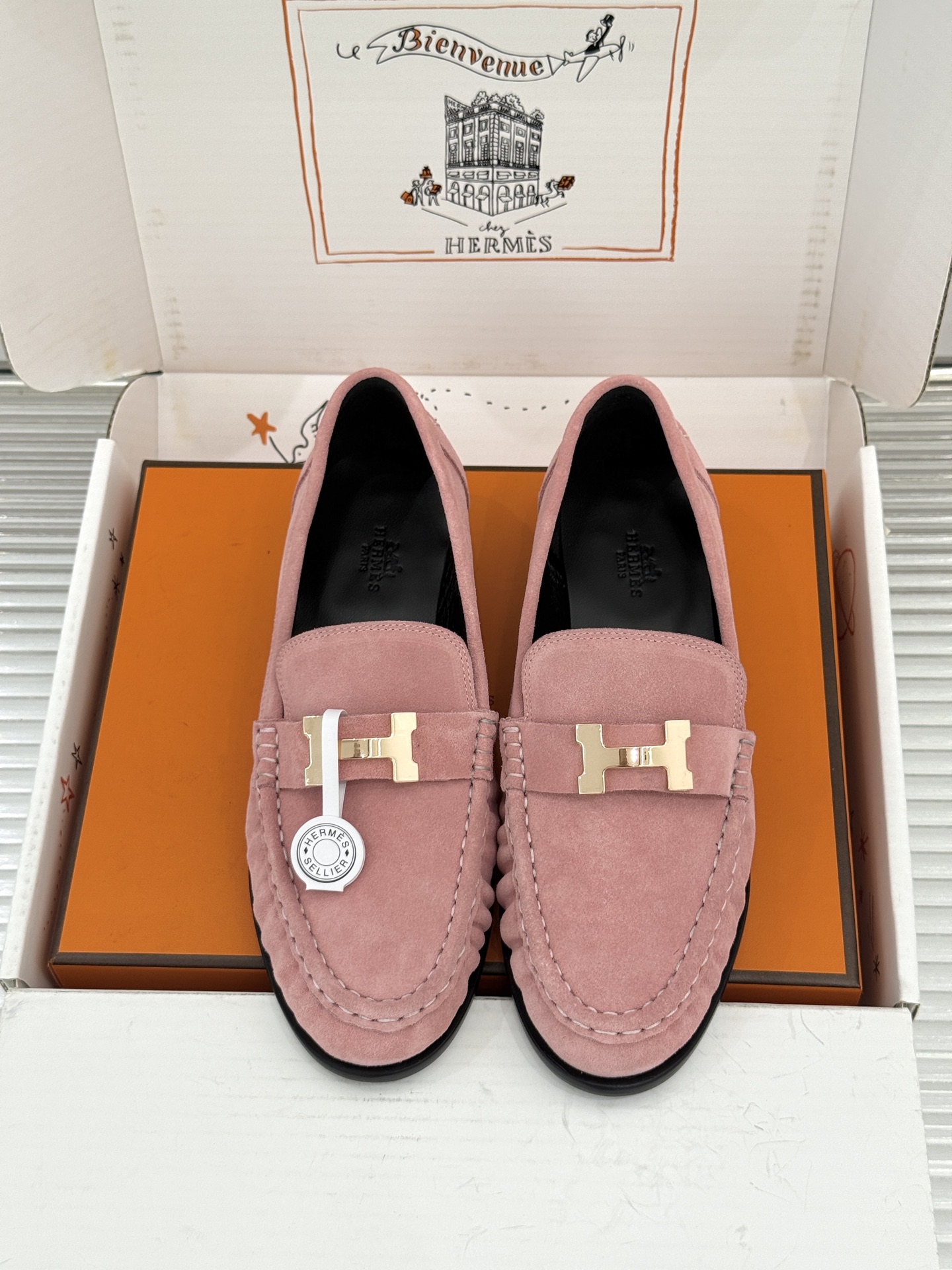Hermès/爱马仕26WF新品 H金属扣一脚蹬乐福鞋 金属H扣是低调的灵魂 一脚蹬穿脱超省心 版型利落衬得脚秀气 麂皮 Hermès/爱马仕26WF新品 H金属扣一脚蹬乐福鞋 金属H扣是低调的灵魂 一脚蹬穿脱超省心 版型利落衬得脚秀气 麂皮
