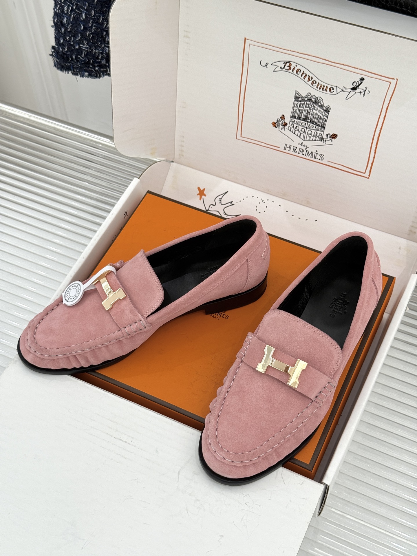 Hermès/爱马仕26WF新品 H金属扣一脚蹬乐福鞋 金属H扣是低调的灵魂 一脚蹬穿脱超省心 版型利落衬得脚秀气 麂皮 Hermès/爱马仕26WF新品 H金属扣一脚蹬乐福鞋 金属H扣是低调的灵魂 一脚蹬穿脱超省心 版型利落衬得脚秀气 麂皮