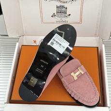 Hermès/爱马仕26WF新品 H金属扣一脚蹬乐福鞋 金属H扣是低调的灵魂 一脚蹬穿脱超省心 版型利落衬得脚秀气 麂皮 Hermès/爱马仕26WF新品 H金属扣一脚蹬乐福鞋 金属H扣是低调的灵魂 一脚蹬穿脱超省心 版型利落衬得脚秀气 麂皮